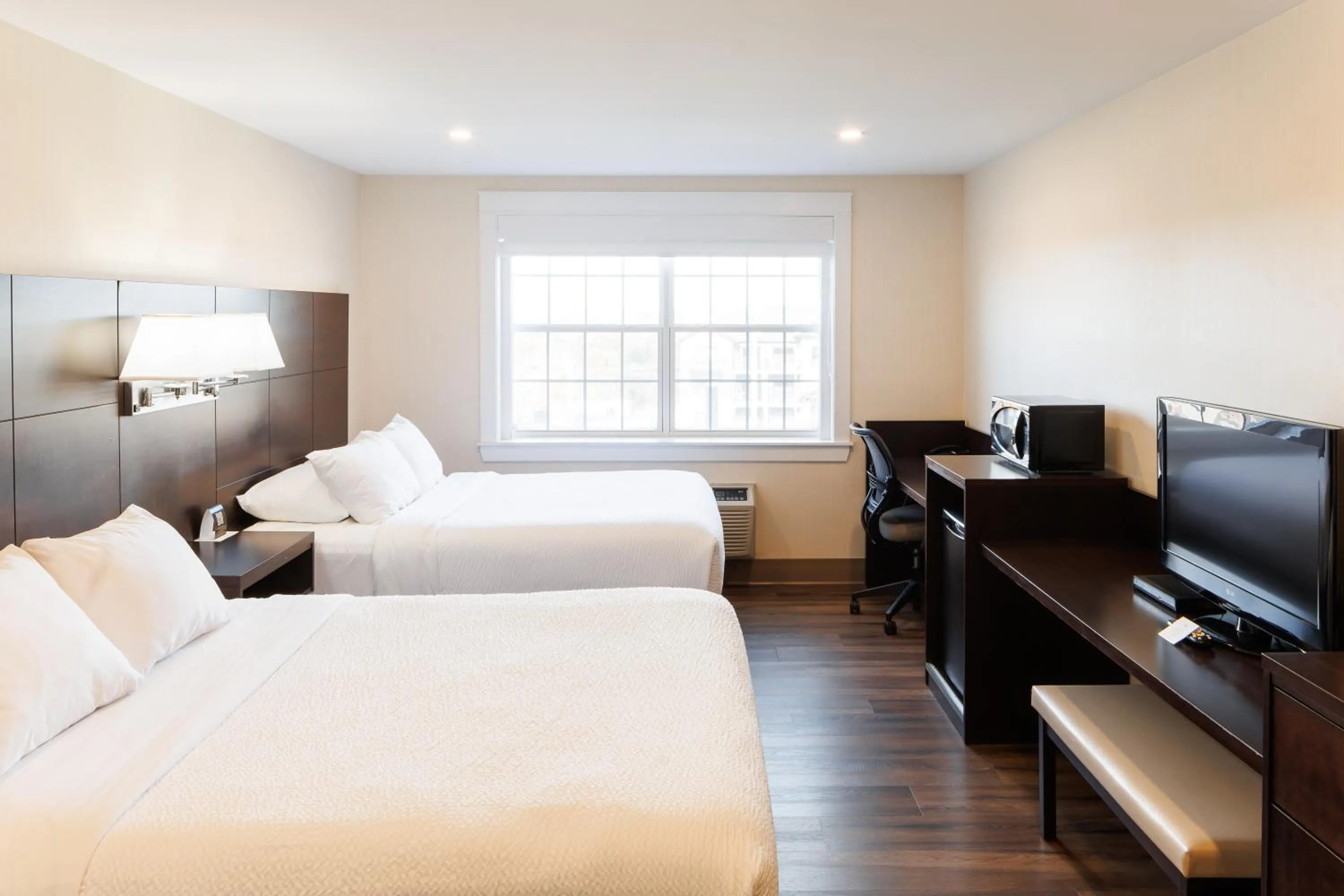 Bedroom, Bed in Rodd Royalty