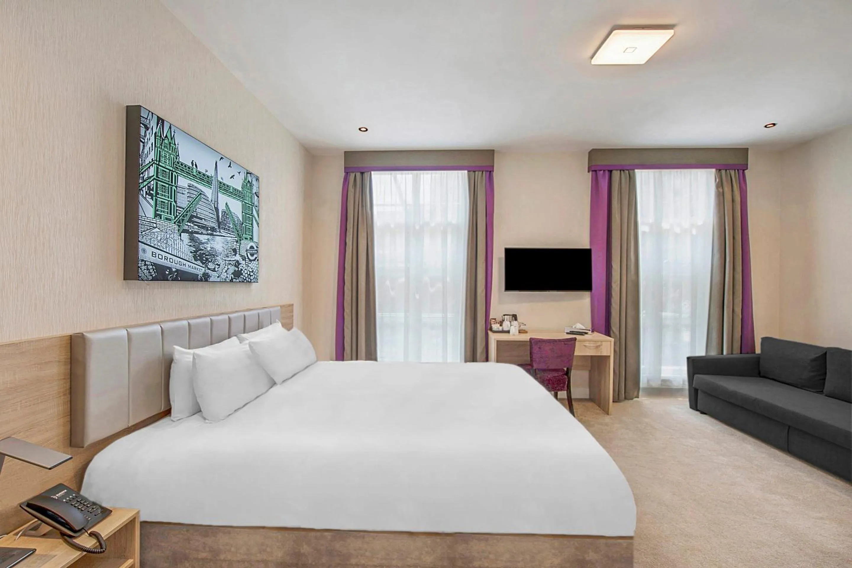 Bedroom in OYO Townhouse 30 Sussex Hotel, London Paddington