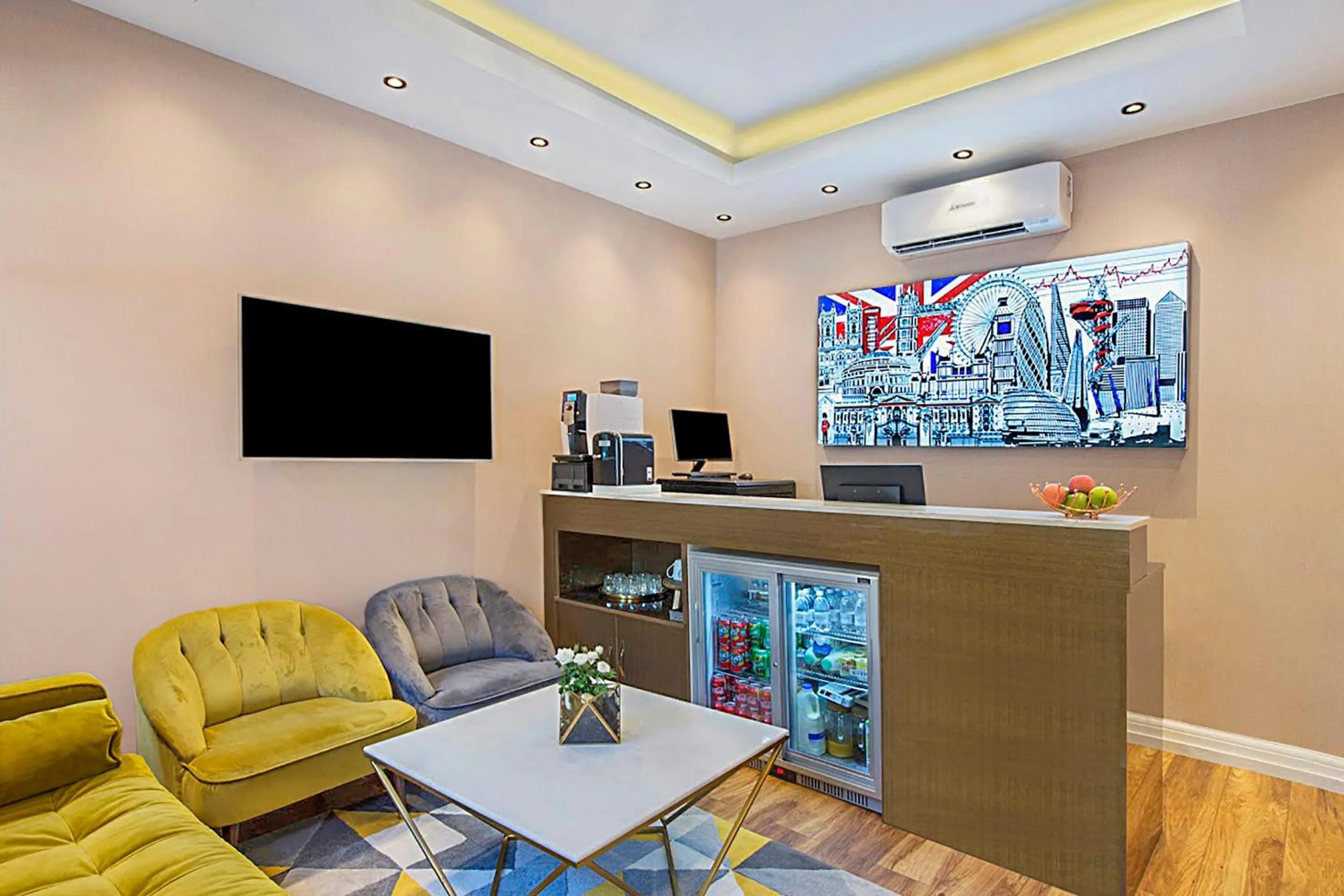 Lobby or reception in OYO Townhouse 30 Sussex Hotel, London Paddington