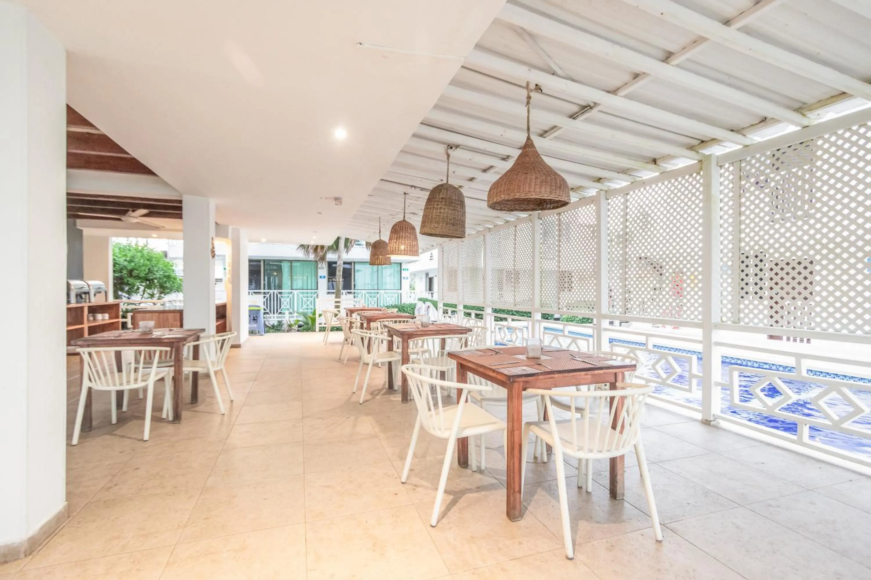 Restaurant/places to eat in Hotel San Luis Beach House By OxoHotel