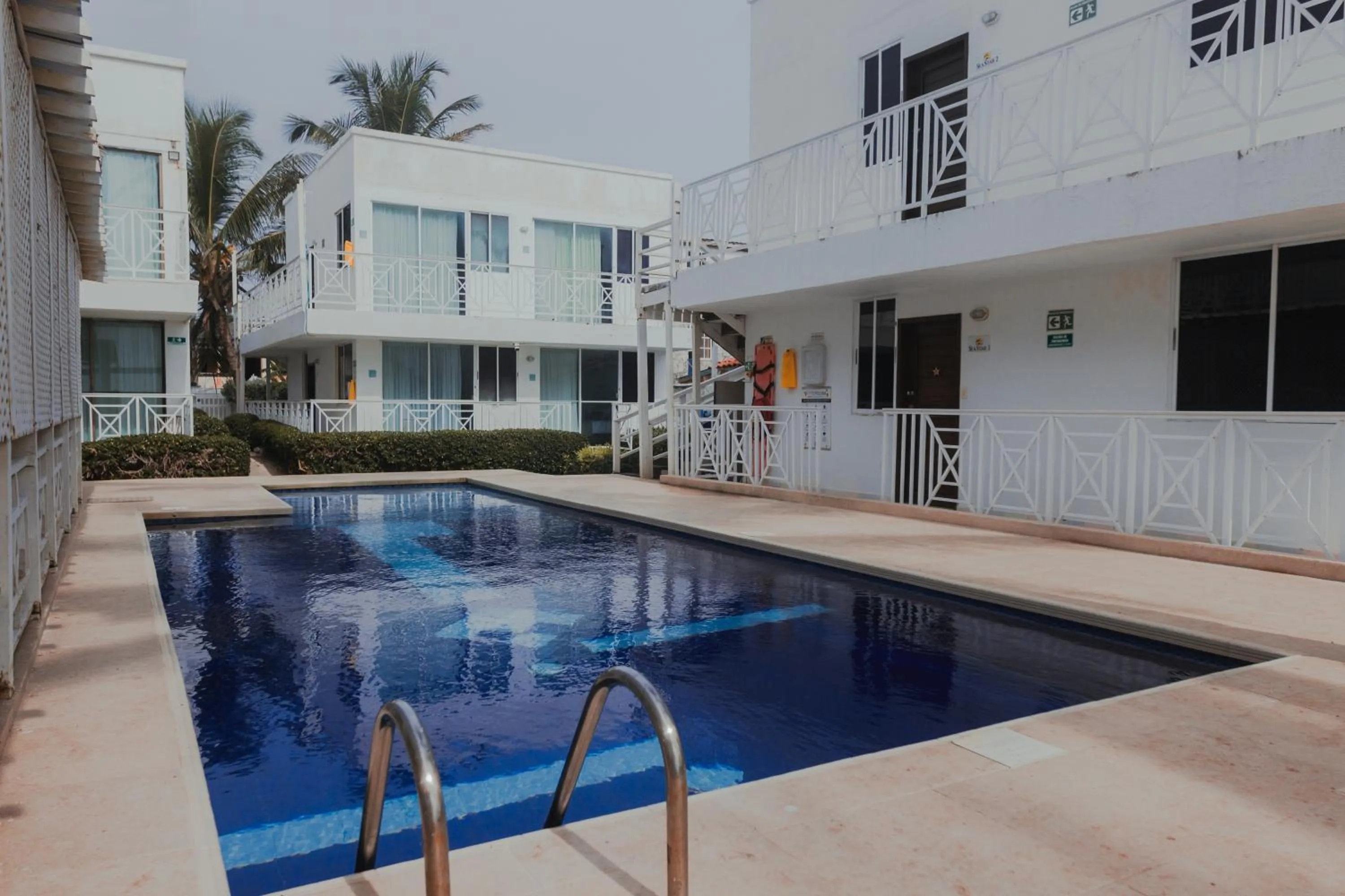 Swimming pool in Hotel San Luis Beach House By OxoHotel