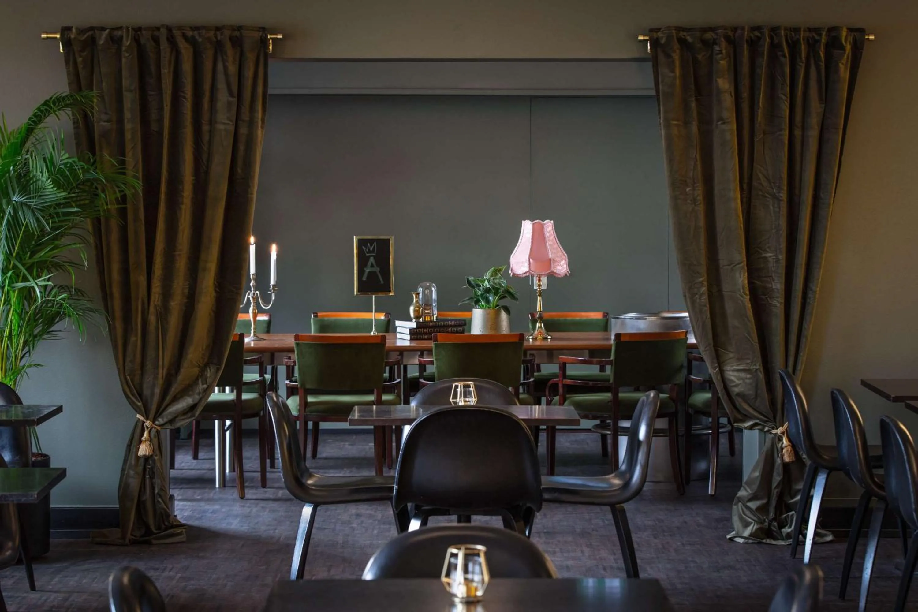 Restaurant/places to eat in Hotel Astoria, Best Western Signature Collection