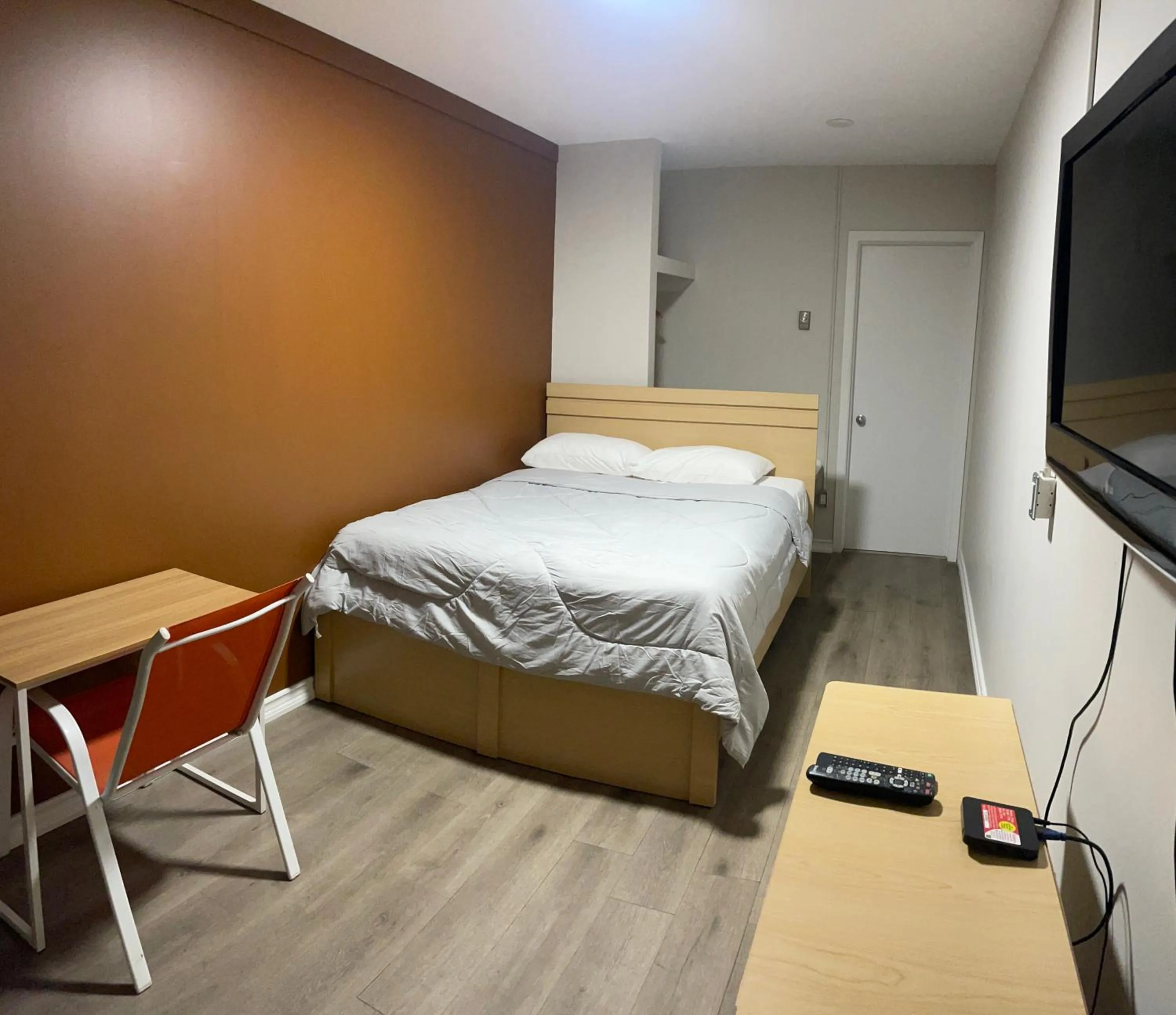 Seating area, Bed in Inn On Pim