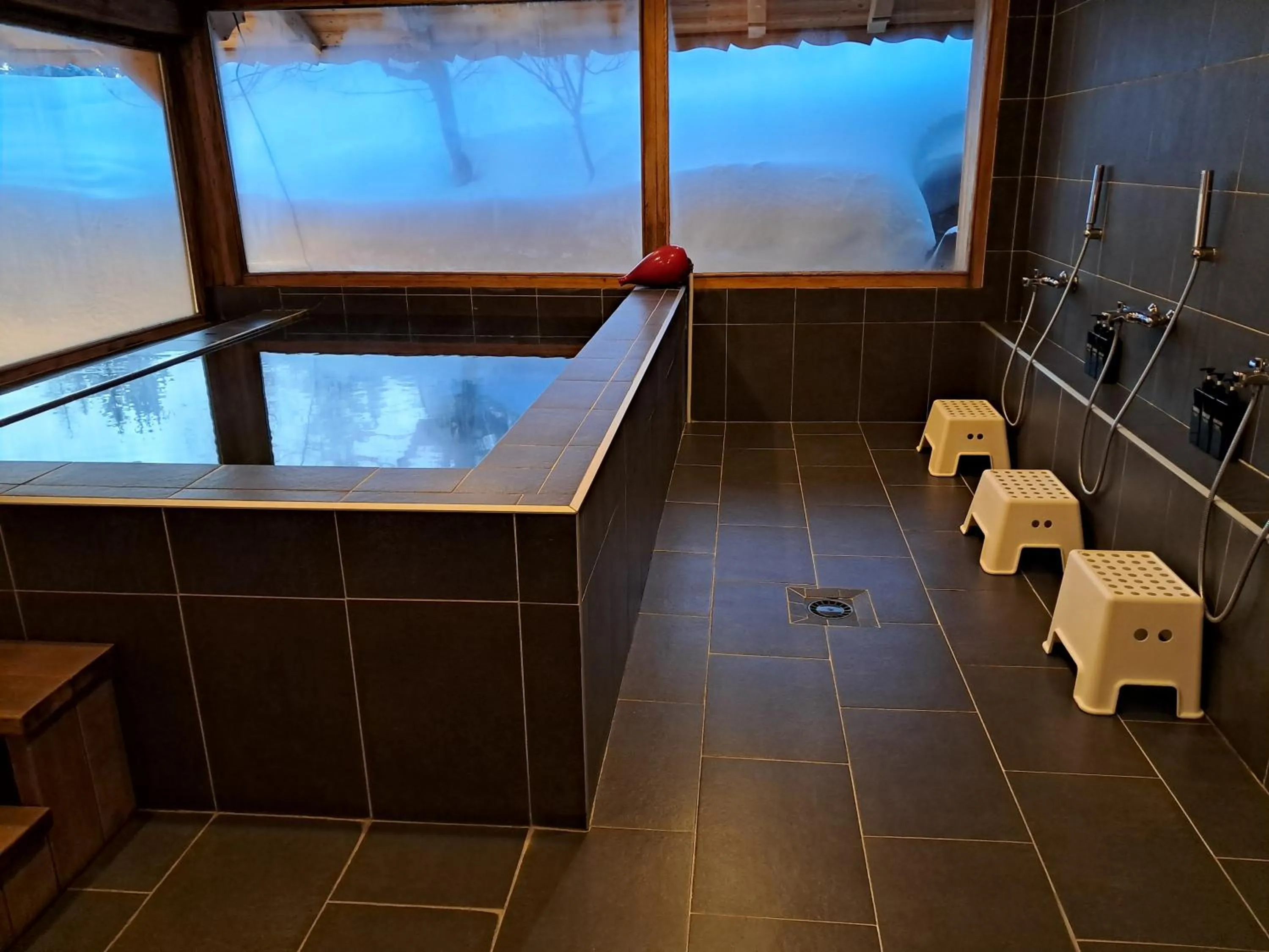 Spa and wellness centre/facilities in Chalet Matsuzaka - chambres d'hôtes de luxe