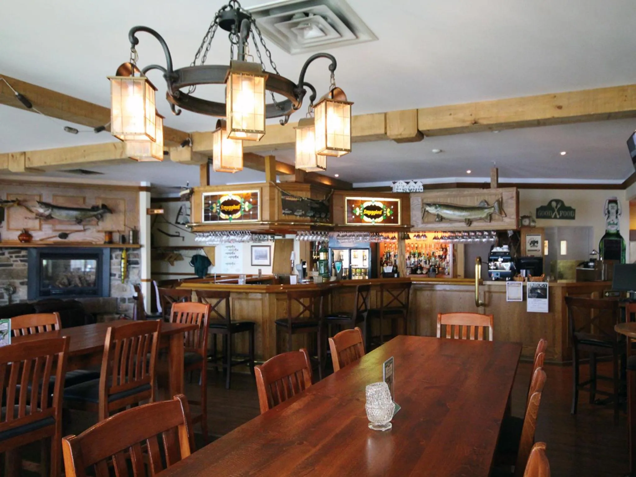 Lounge or bar in Glen House Resort