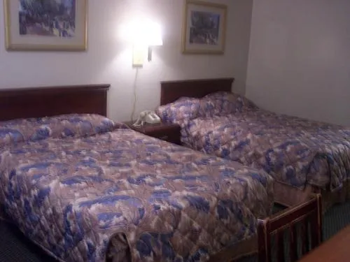 Bed in Red Carpet Inn (formerly Royal Inn)