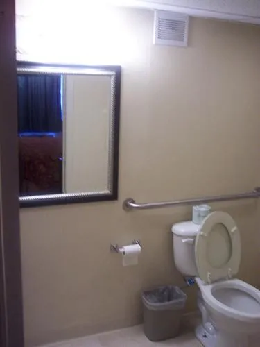 Toilet in Red Carpet Inn (formerly Royal Inn)