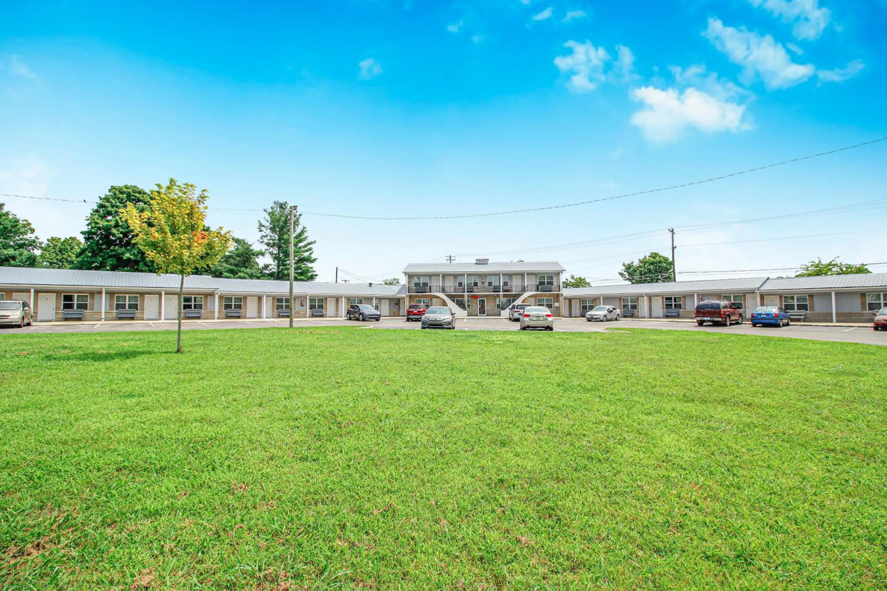 Property building in Horse Cave Motel
