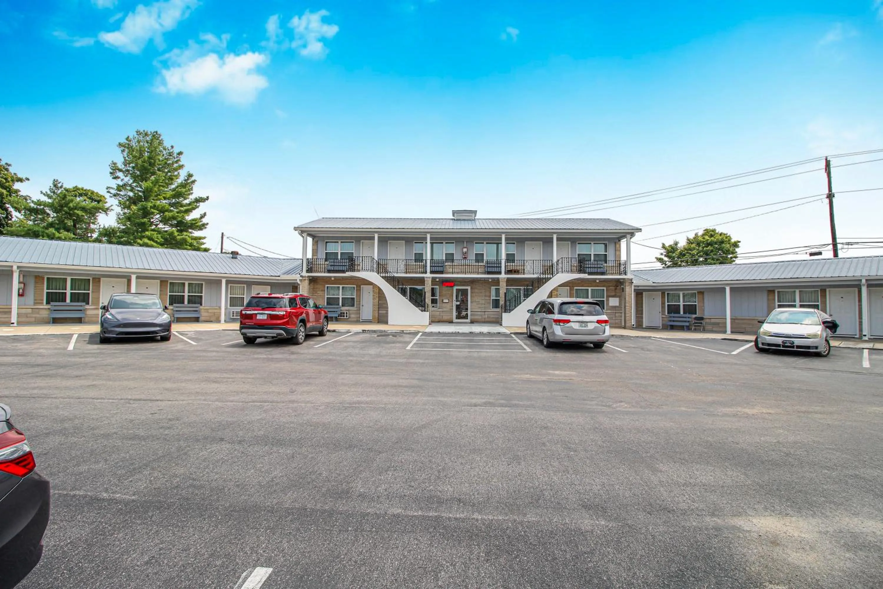 Property building in Horse Cave Motel