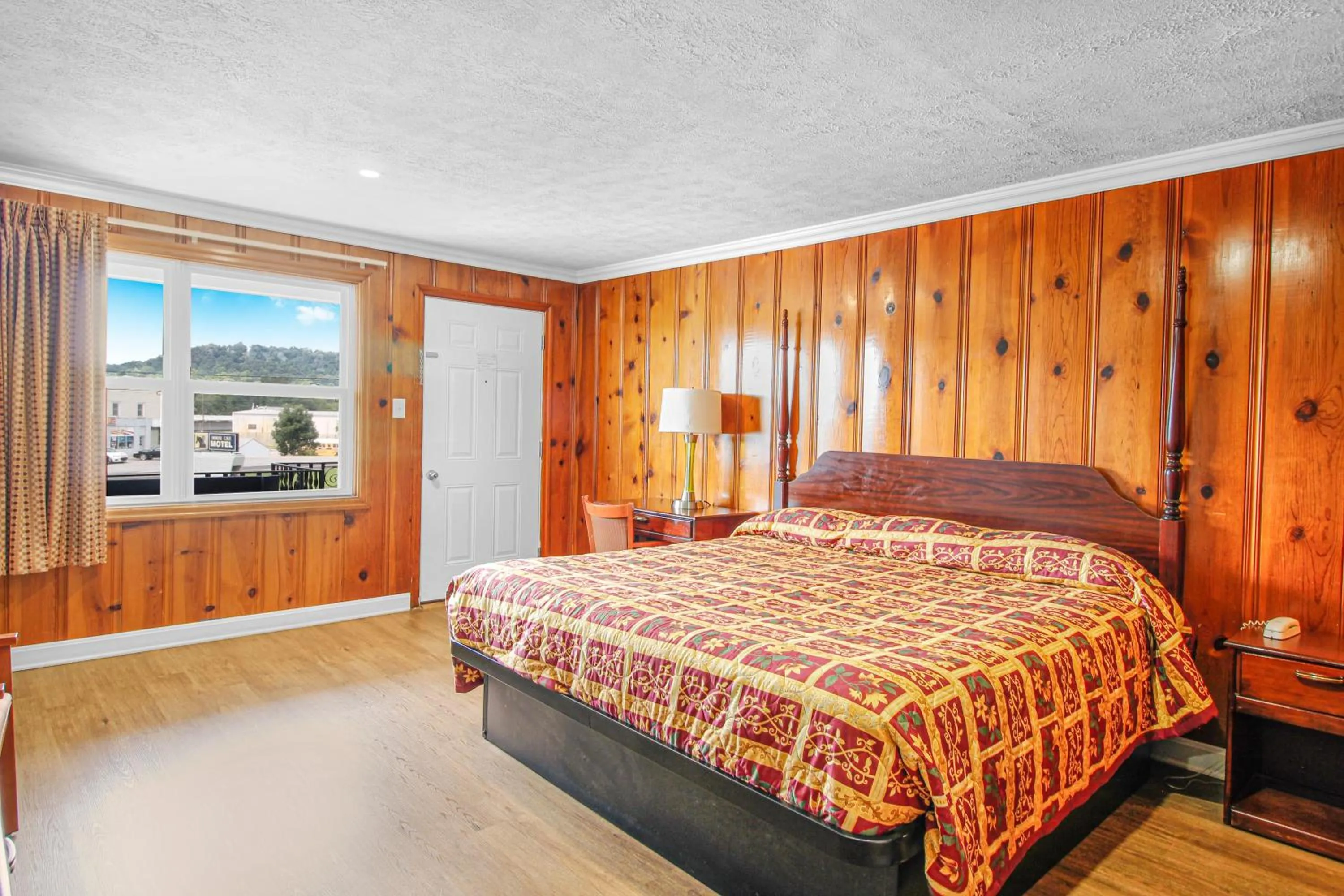 Bed in Horse Cave Motel