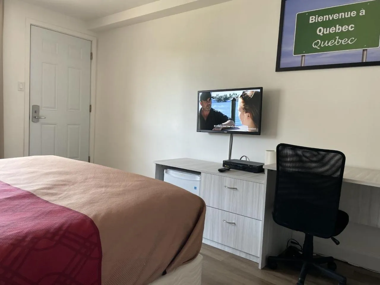 Bed in Hotel Motel Le Regent