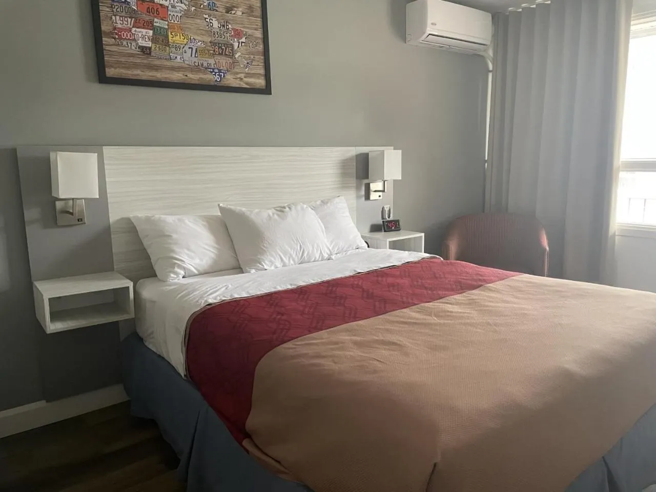 Bed in Hotel Motel Le Regent