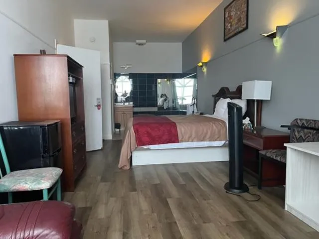 Bed in Hotel Motel Le Regent