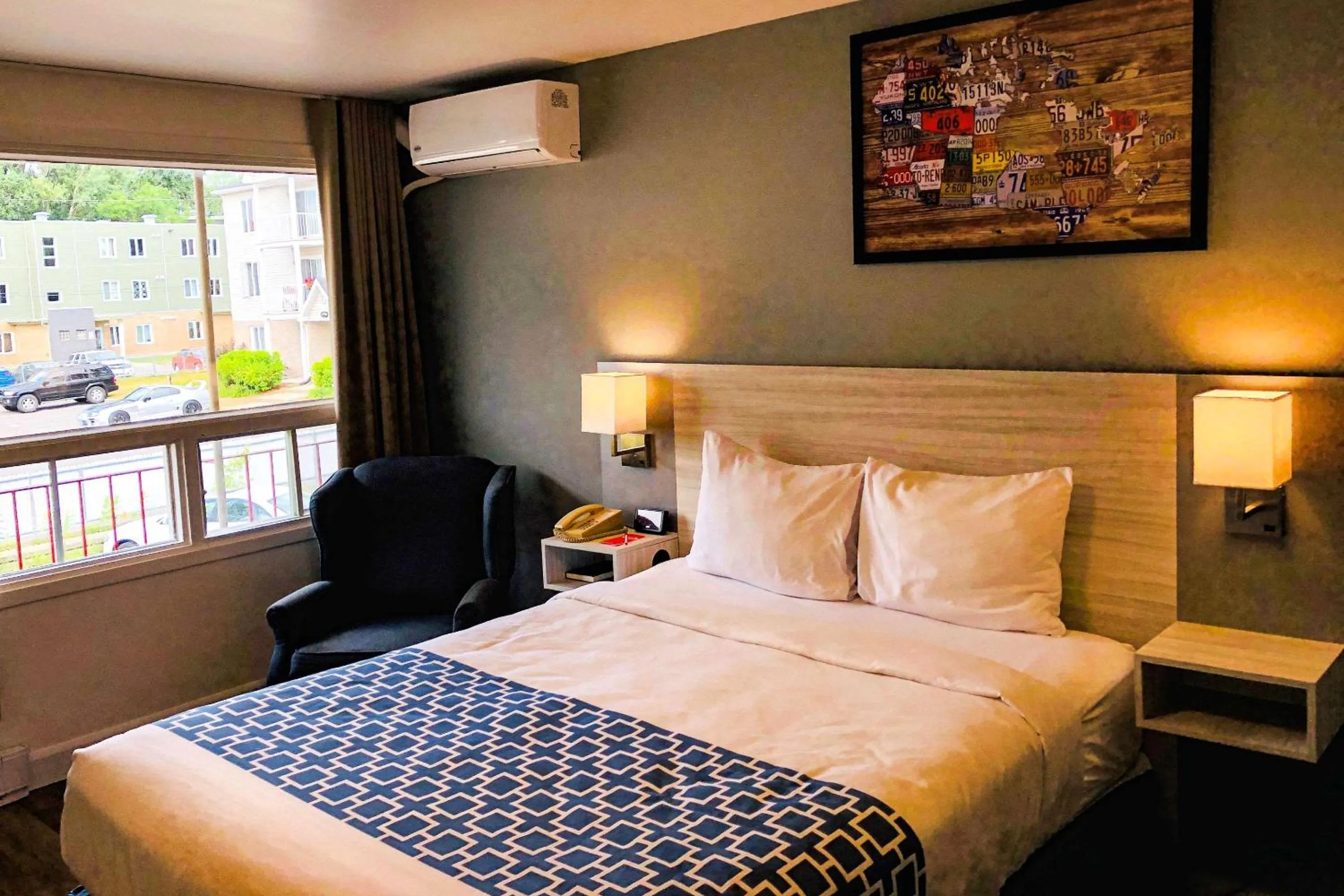 Photo of the whole room, Bed in Hotel Motel Le Regent