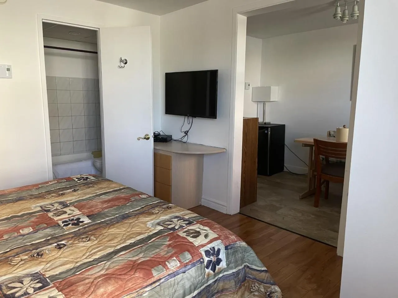 Bedroom, Bed in Hotel Motel Le Regent