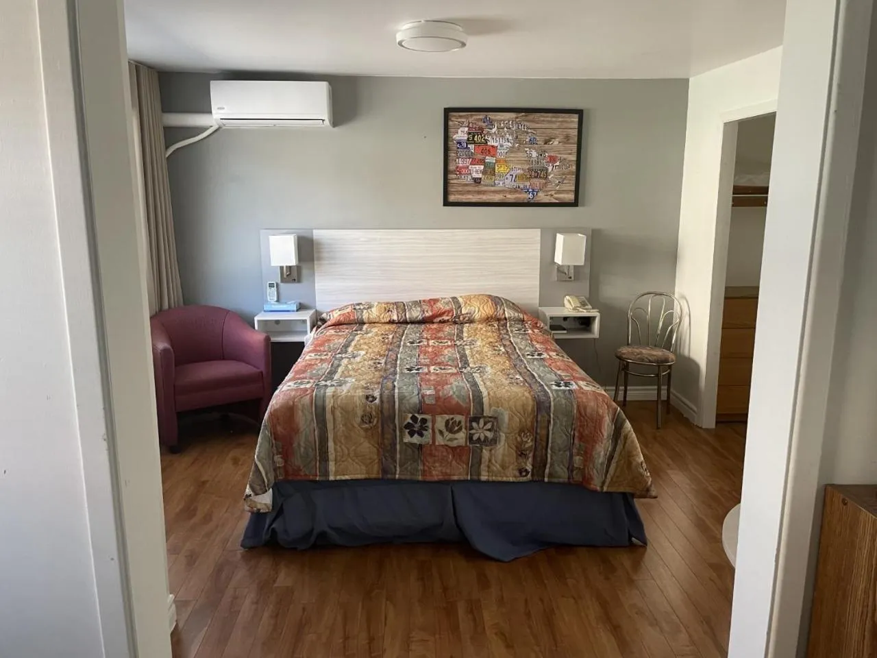 Bed in Hotel Motel Le Regent