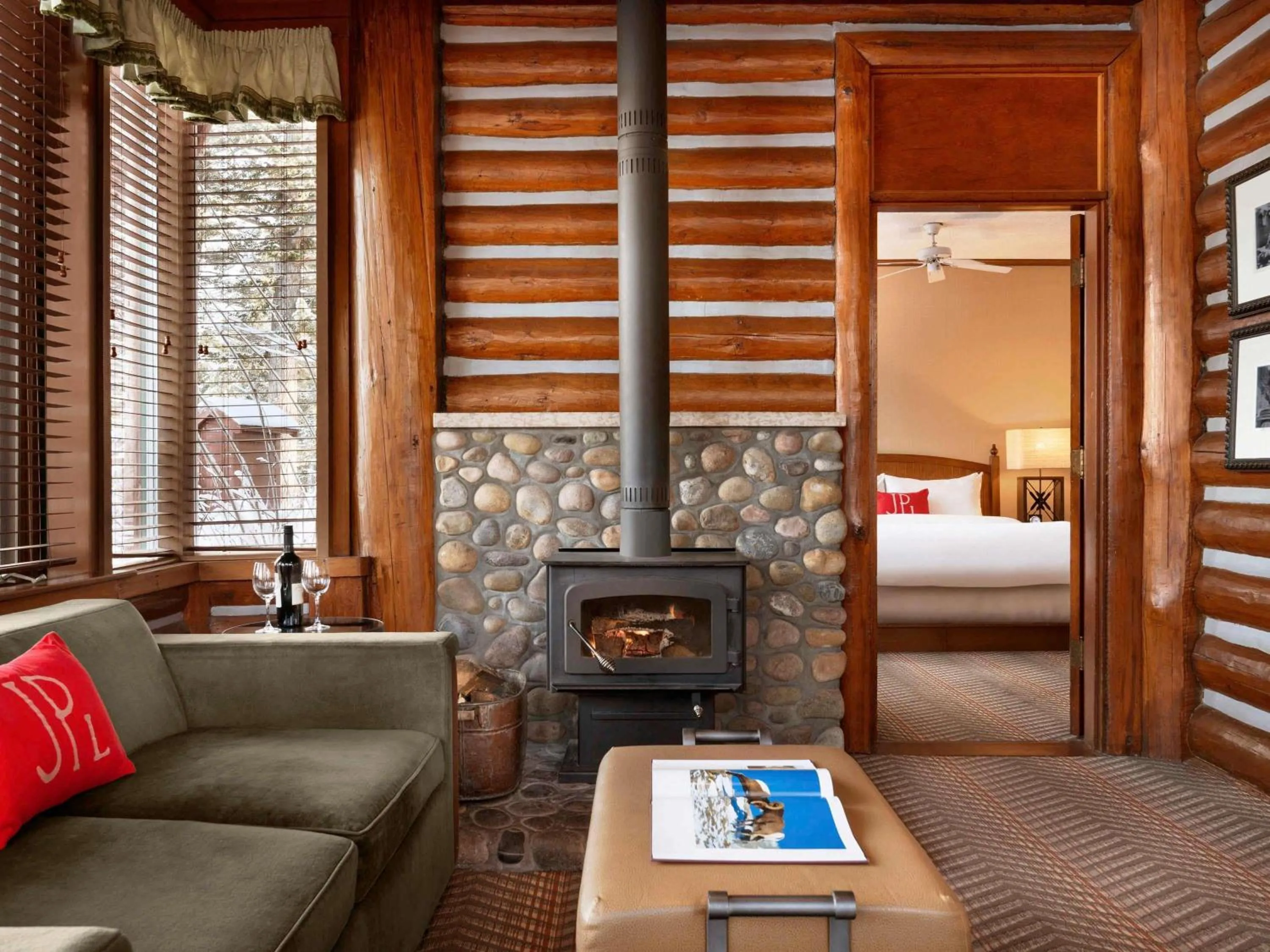 Bedroom, Bed in Fairmont Jasper Park Lodge
