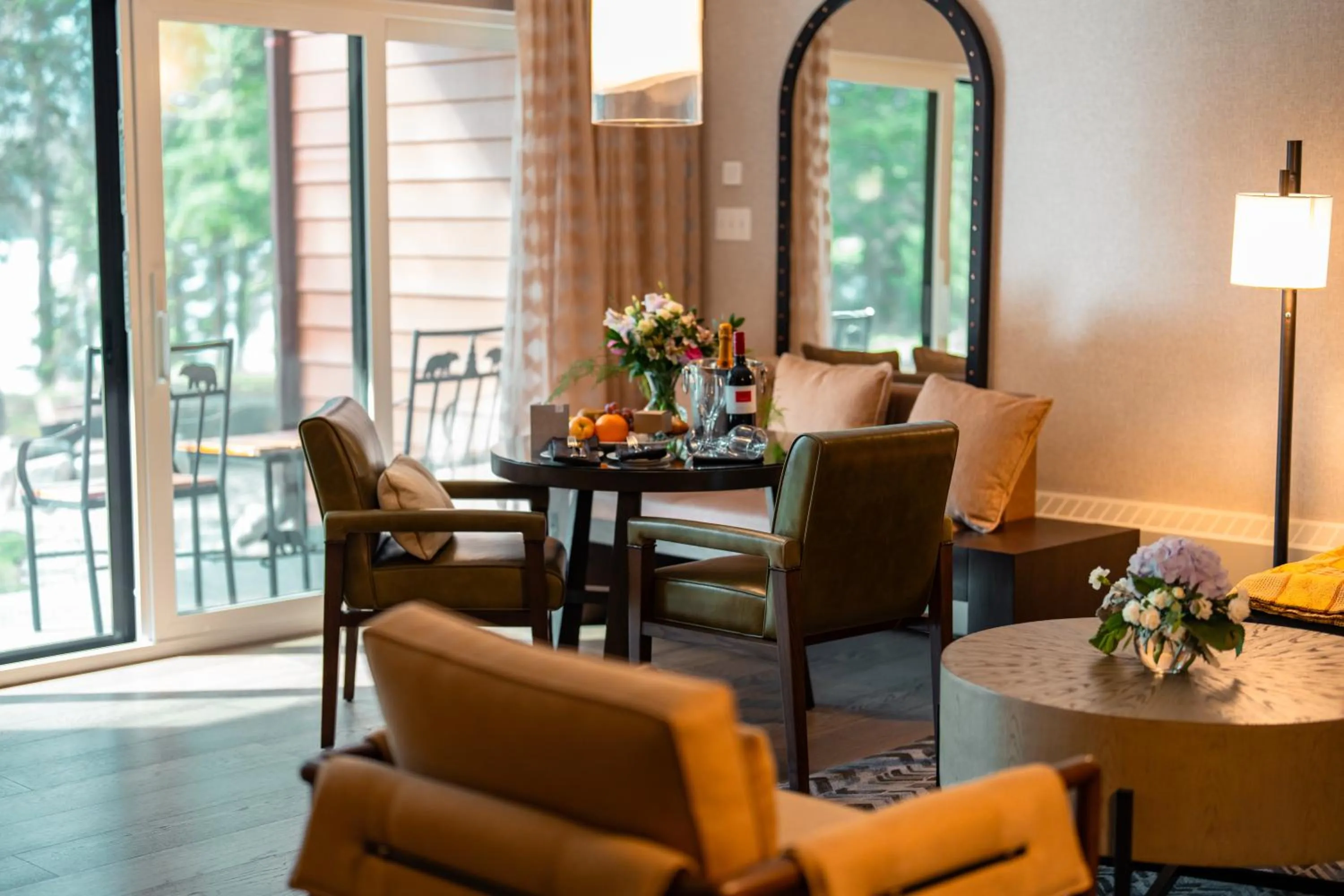 Living room in Fairmont Jasper Park Lodge