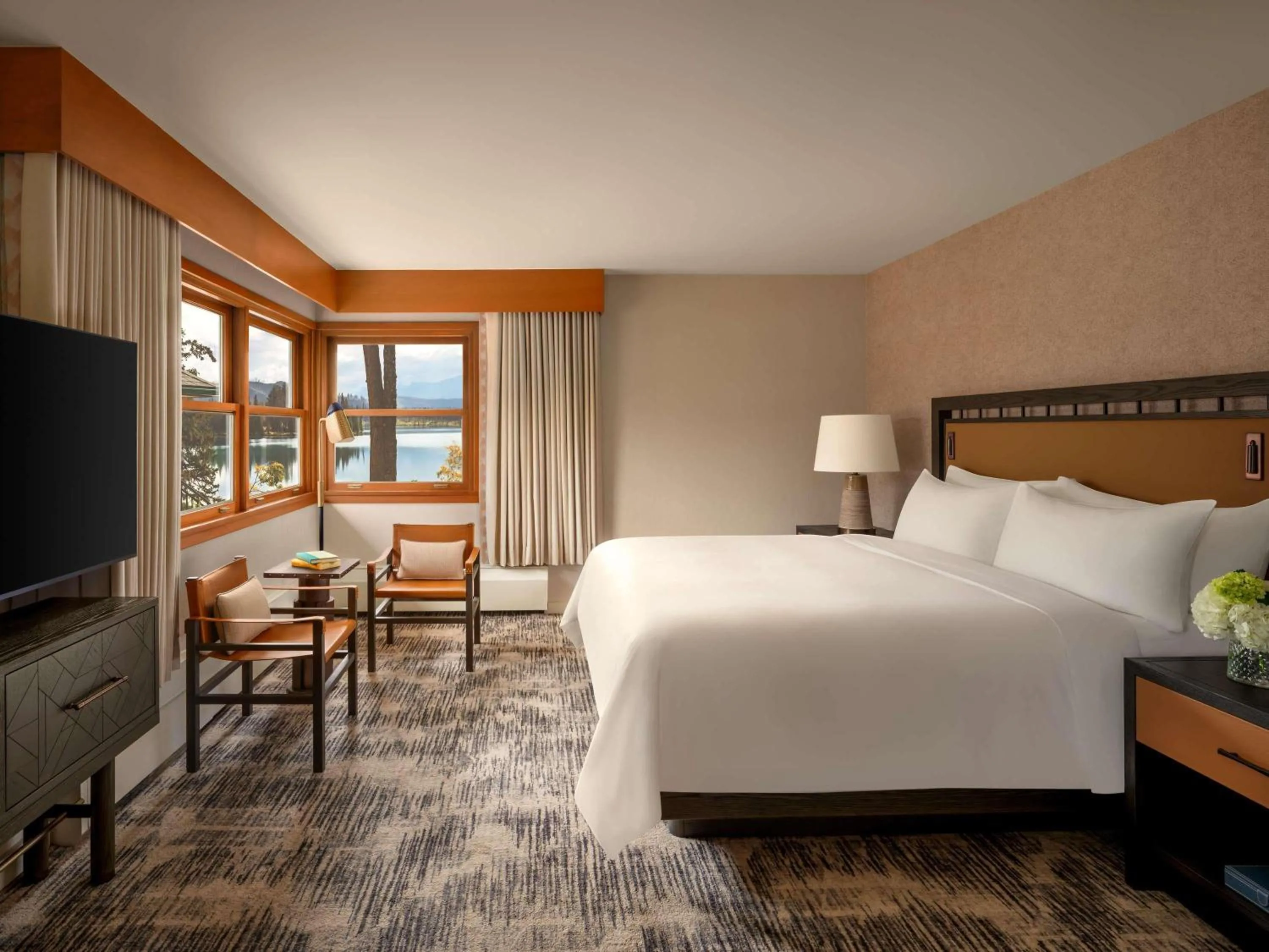 Bedroom, Bed in Fairmont Jasper Park Lodge