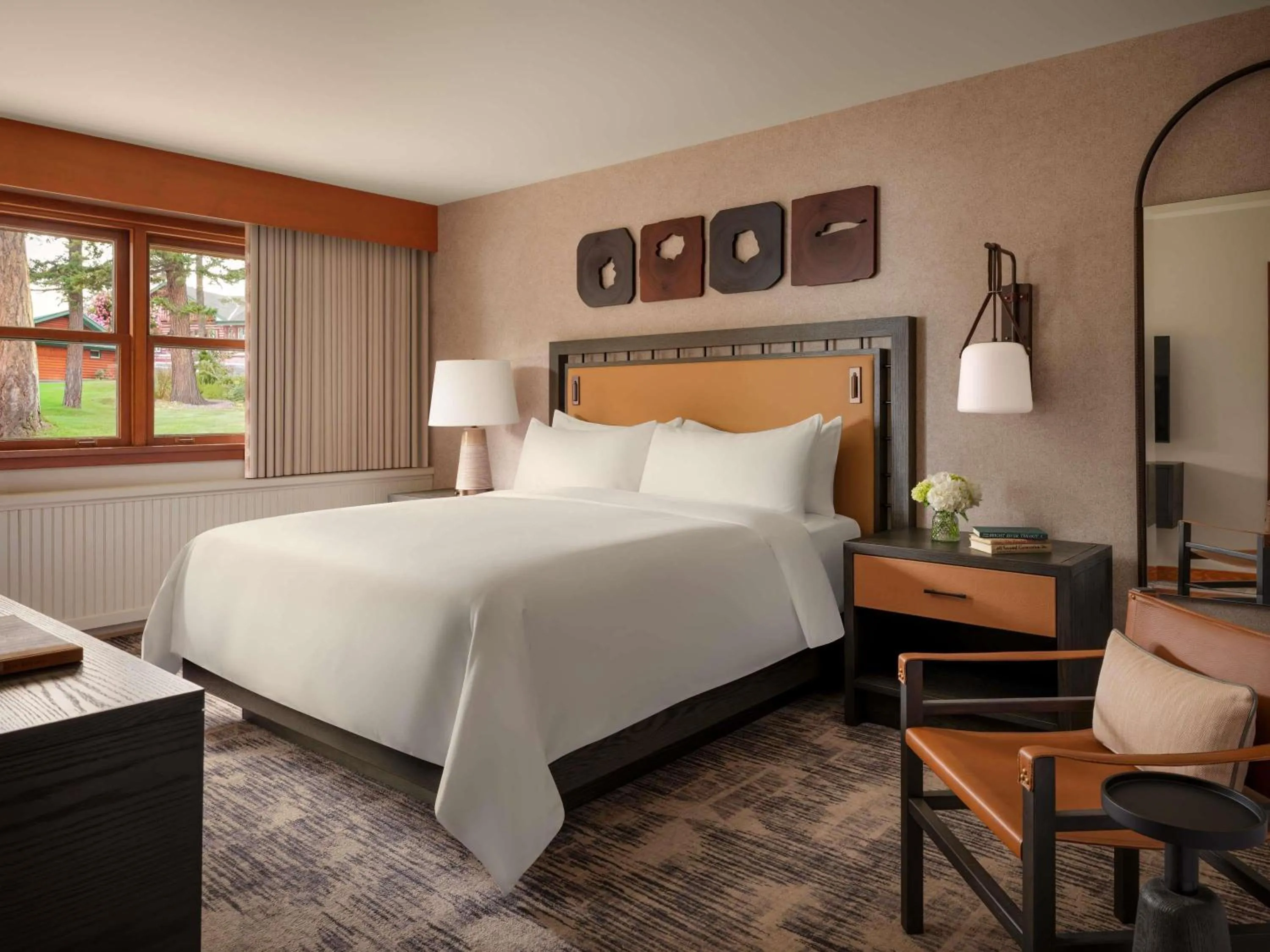 Bedroom, Bed in Fairmont Jasper Park Lodge