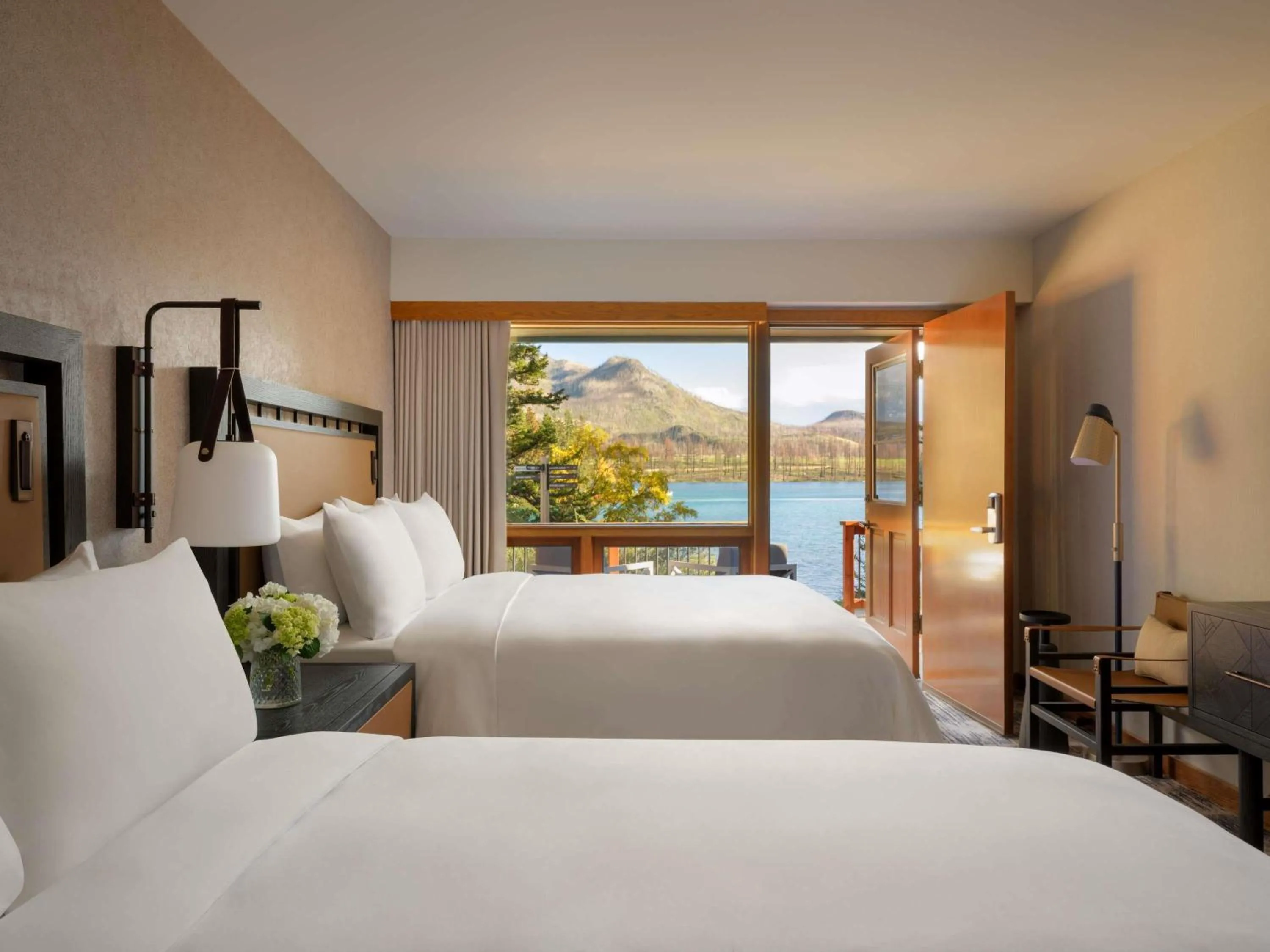 Bedroom, Bed in Fairmont Jasper Park Lodge