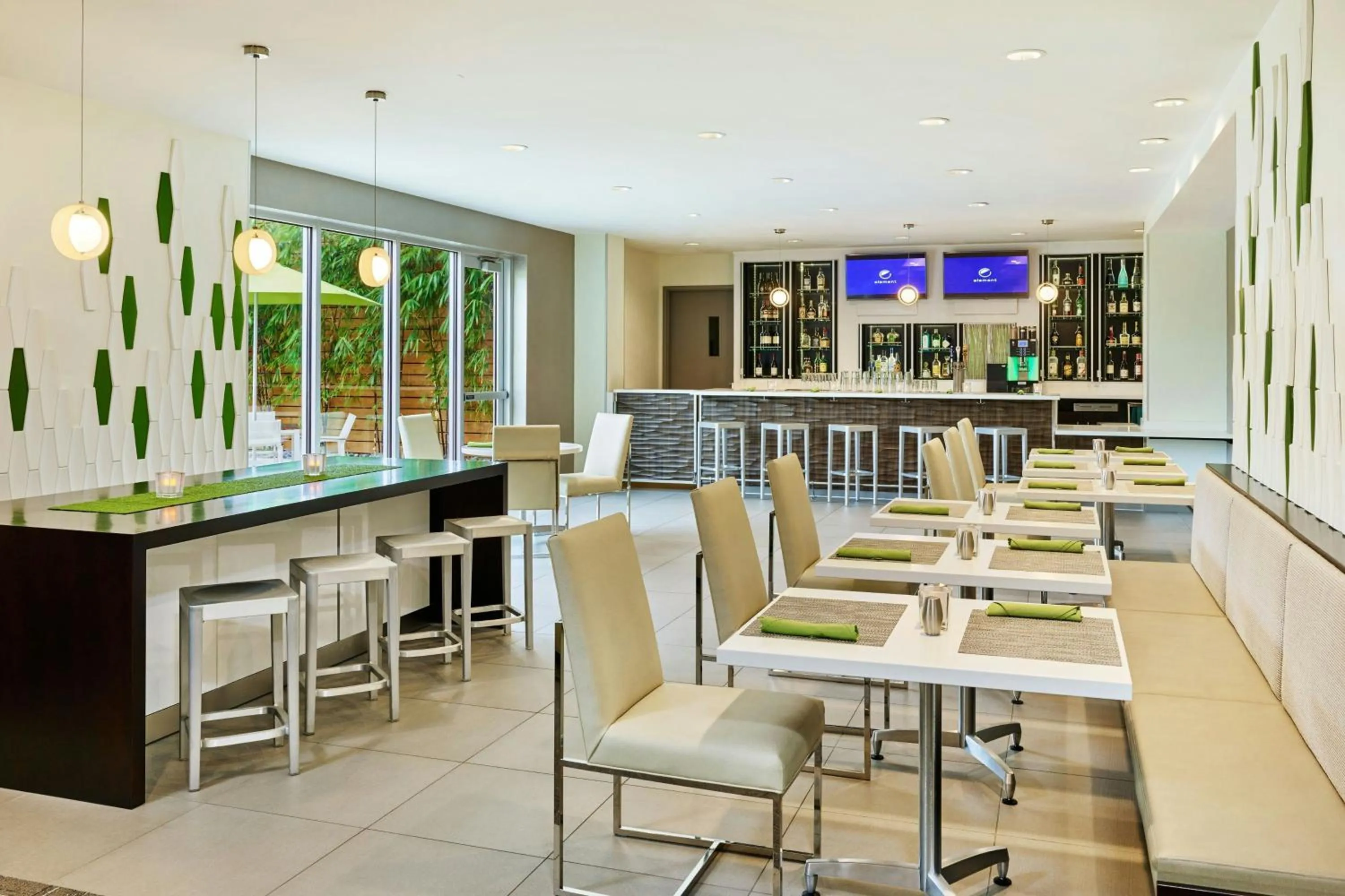 Restaurant/places to eat in Element Miami International Airport