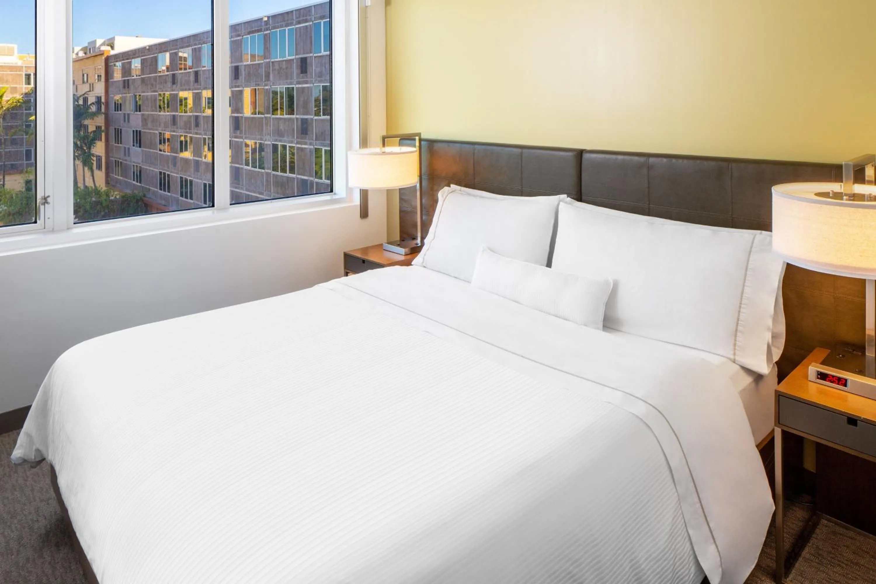 Bedroom, Bed in Element Miami International Airport