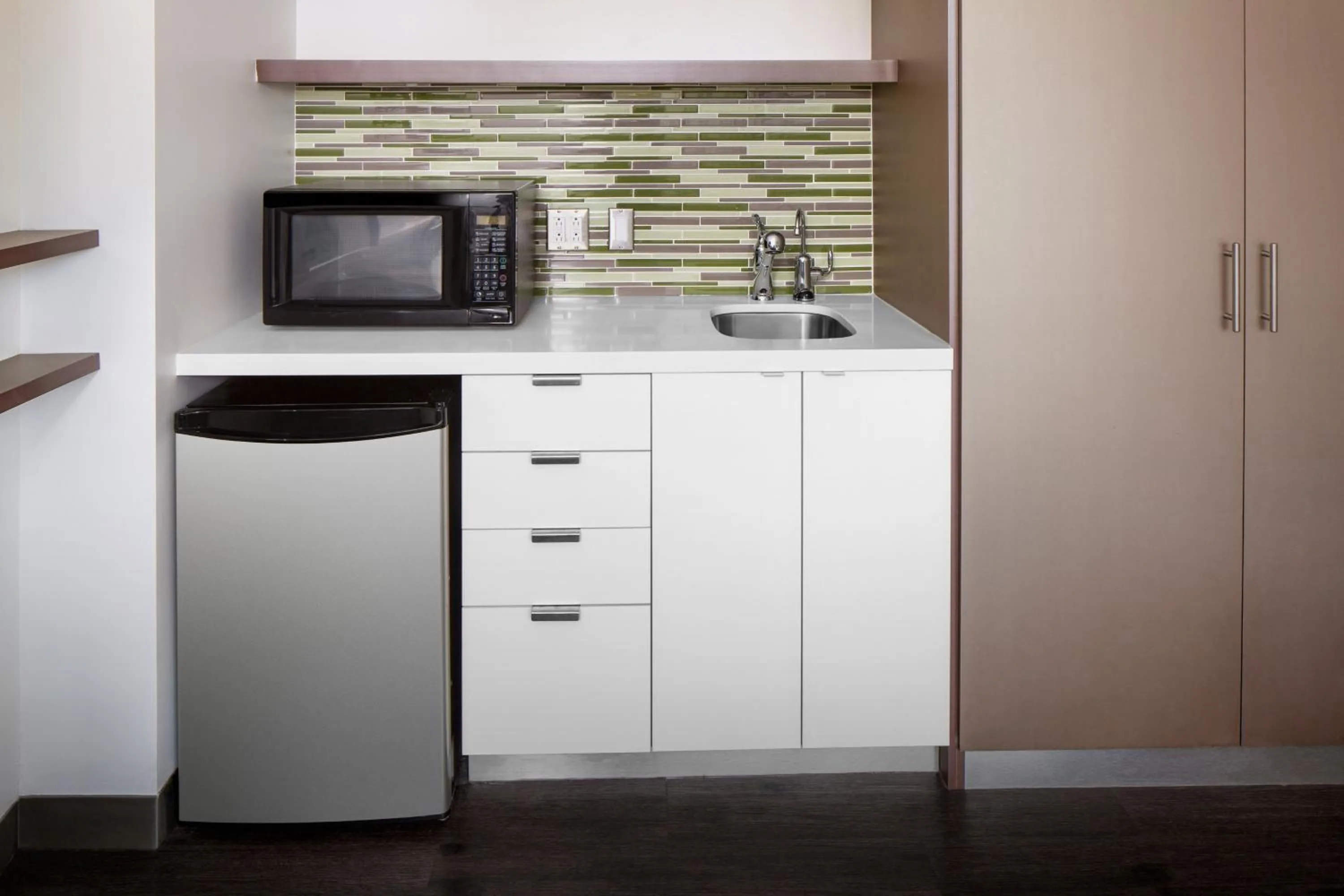 Kitchen or kitchenette in Element Miami International Airport