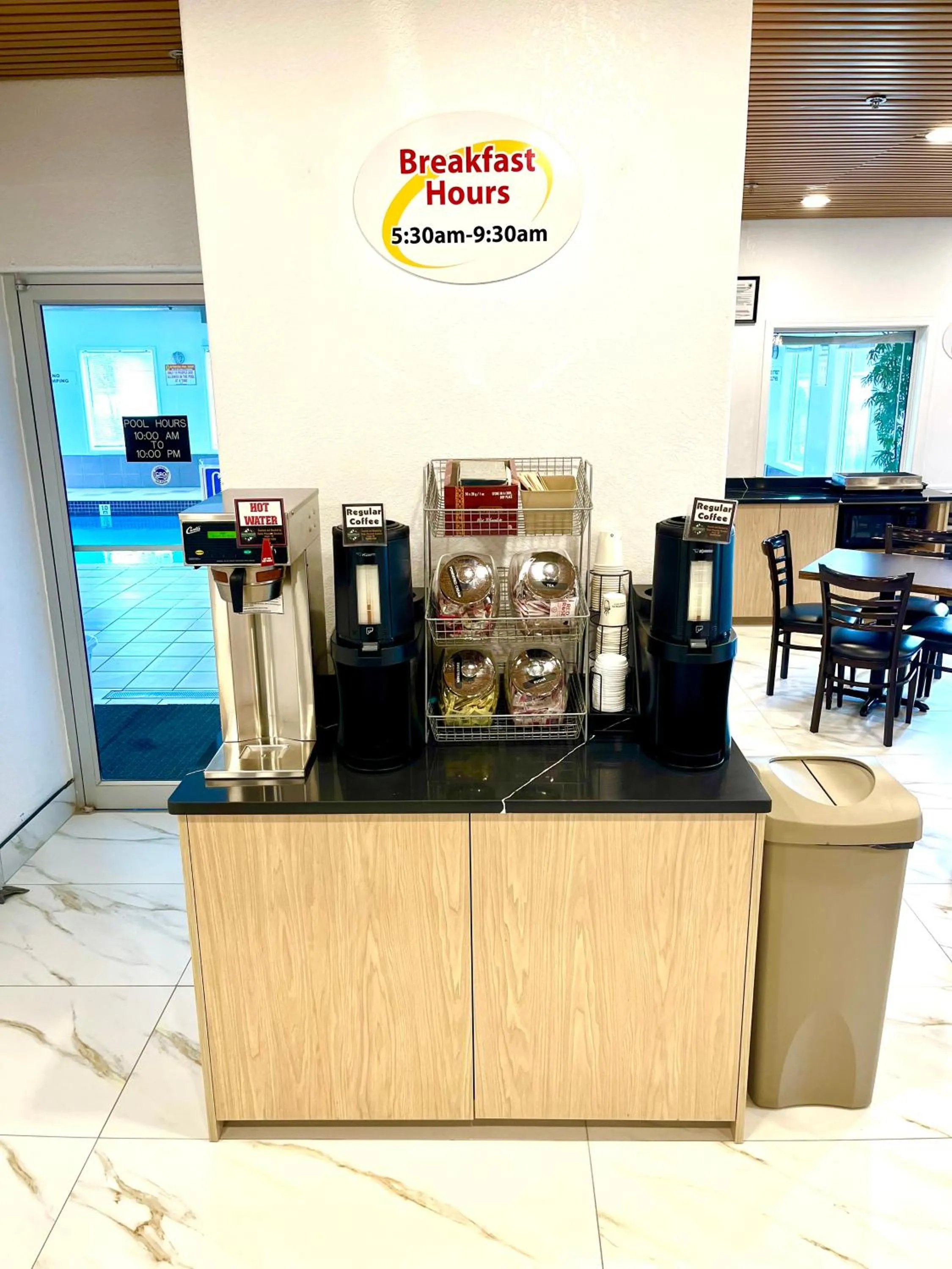 Coffee/tea facilities in Super 8 by Wyndham Hinton