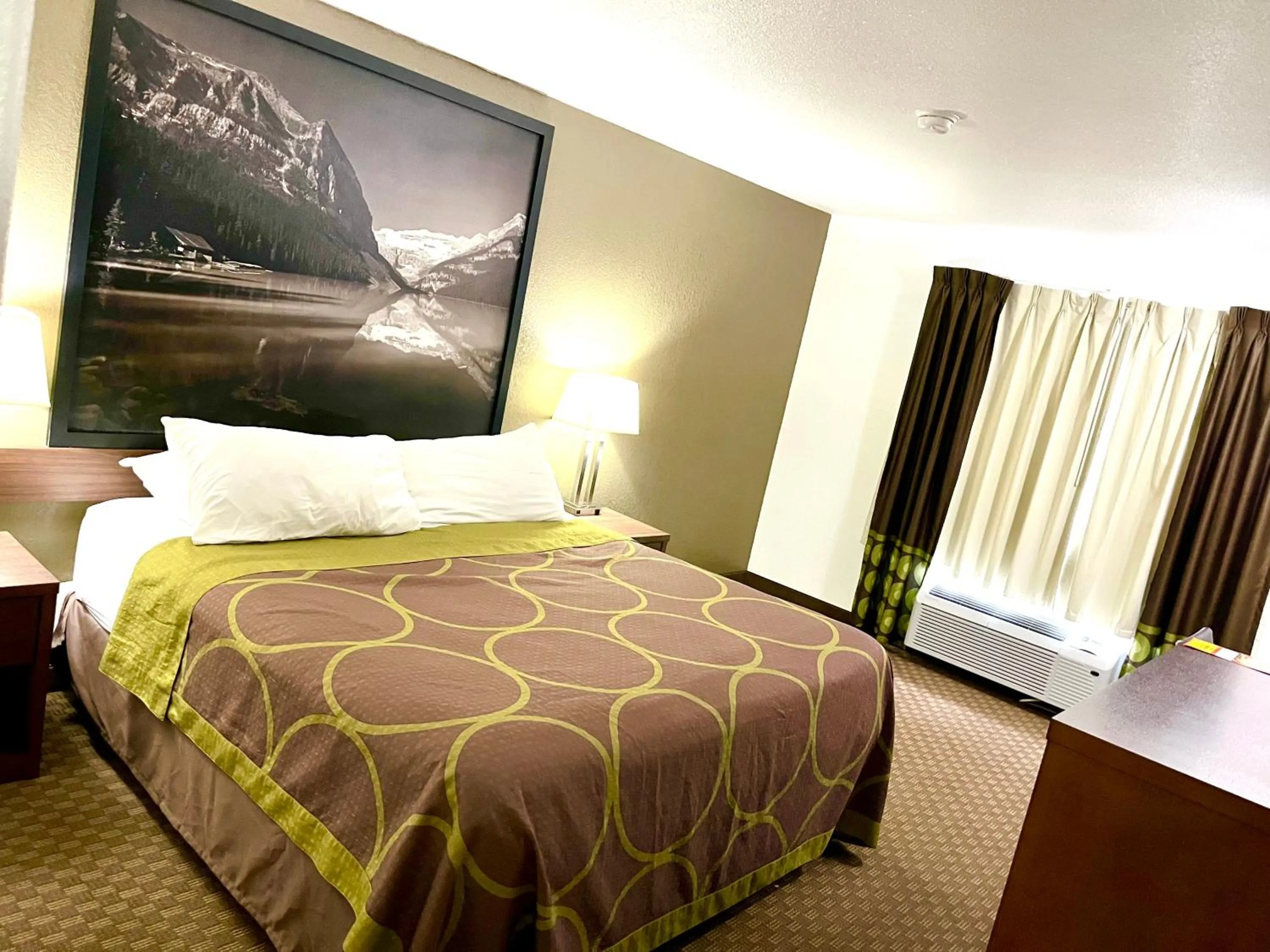 Bed in Super 8 by Wyndham Hinton