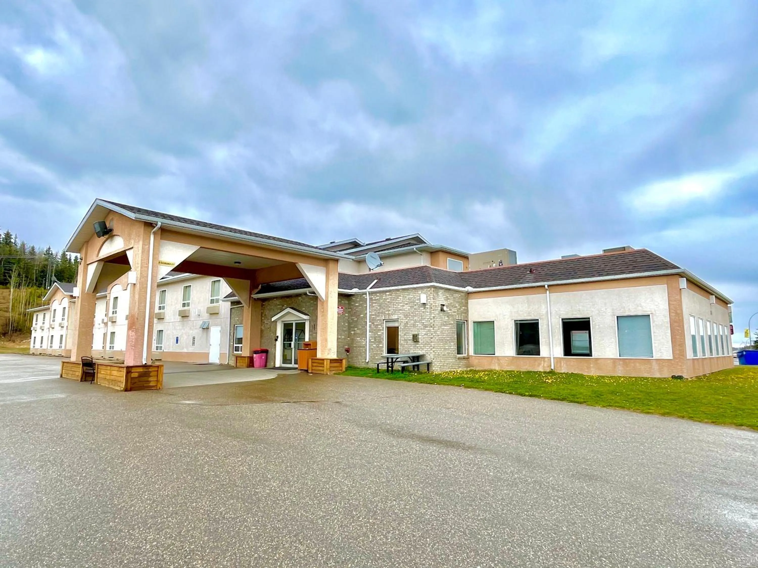 Property building in Super 8 by Wyndham Hinton