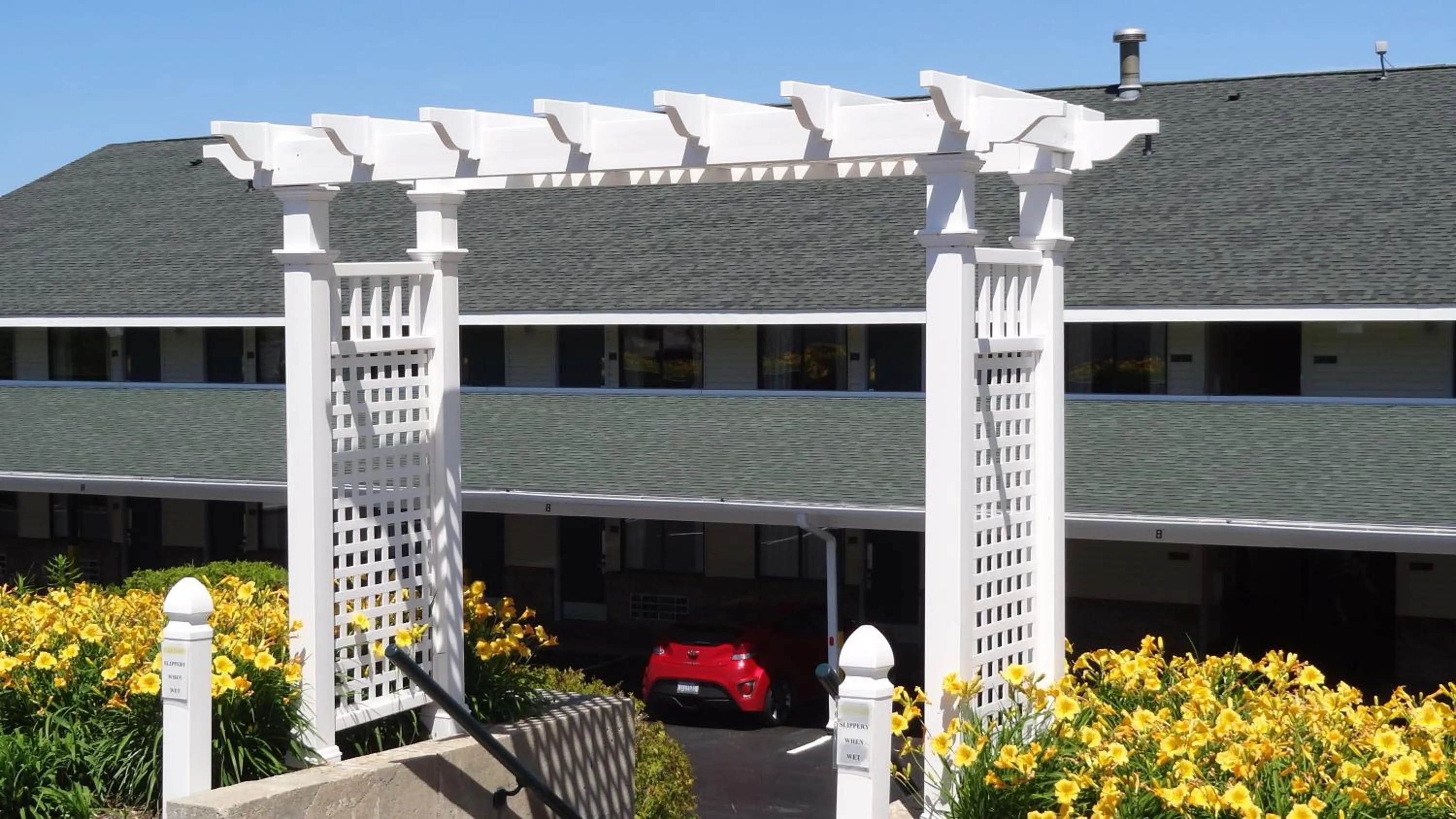 Facade/entrance in Baymont by Wyndham Petoskey