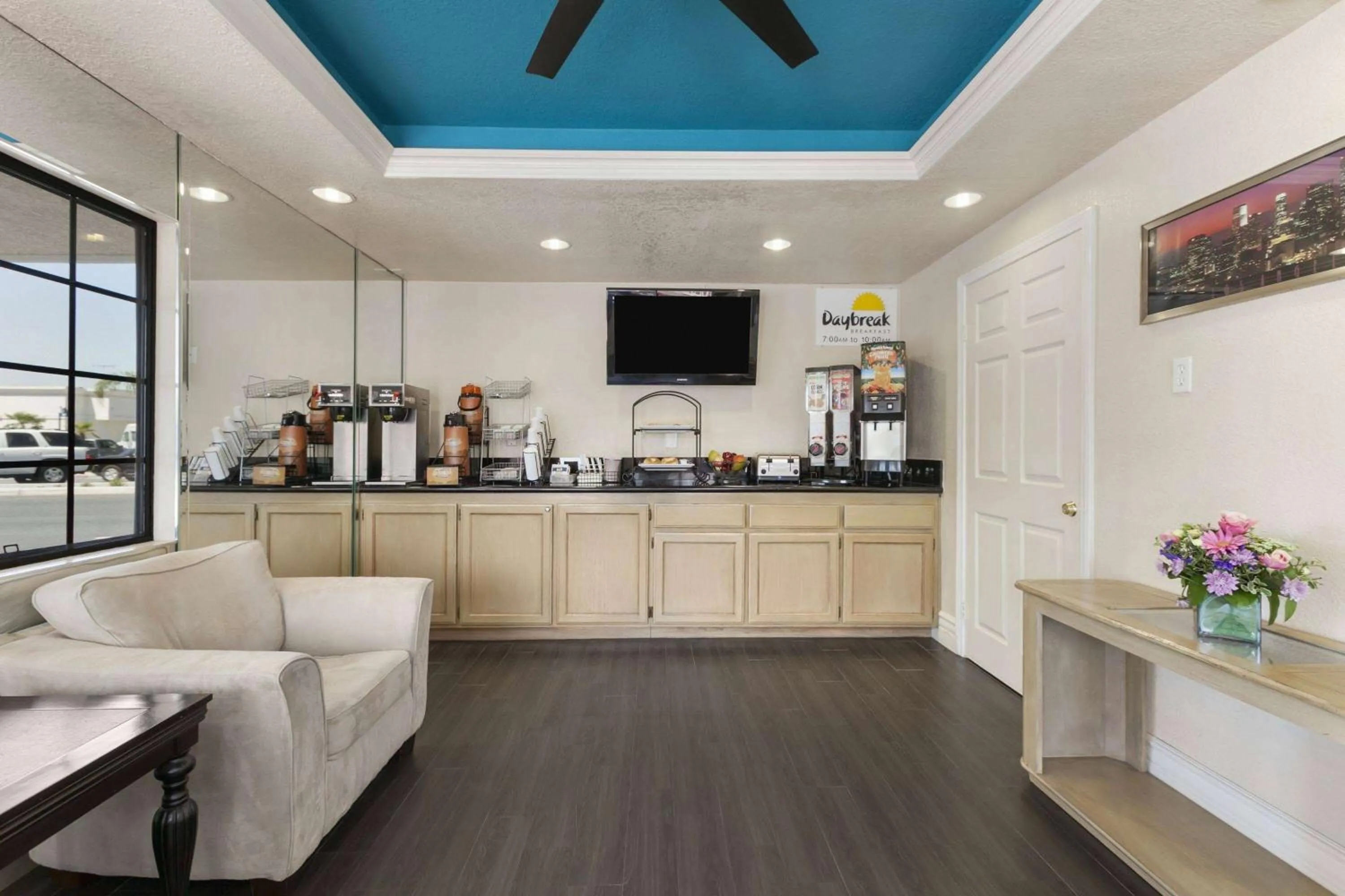 Restaurant/places to eat in Days Inn by Wyndham Downey