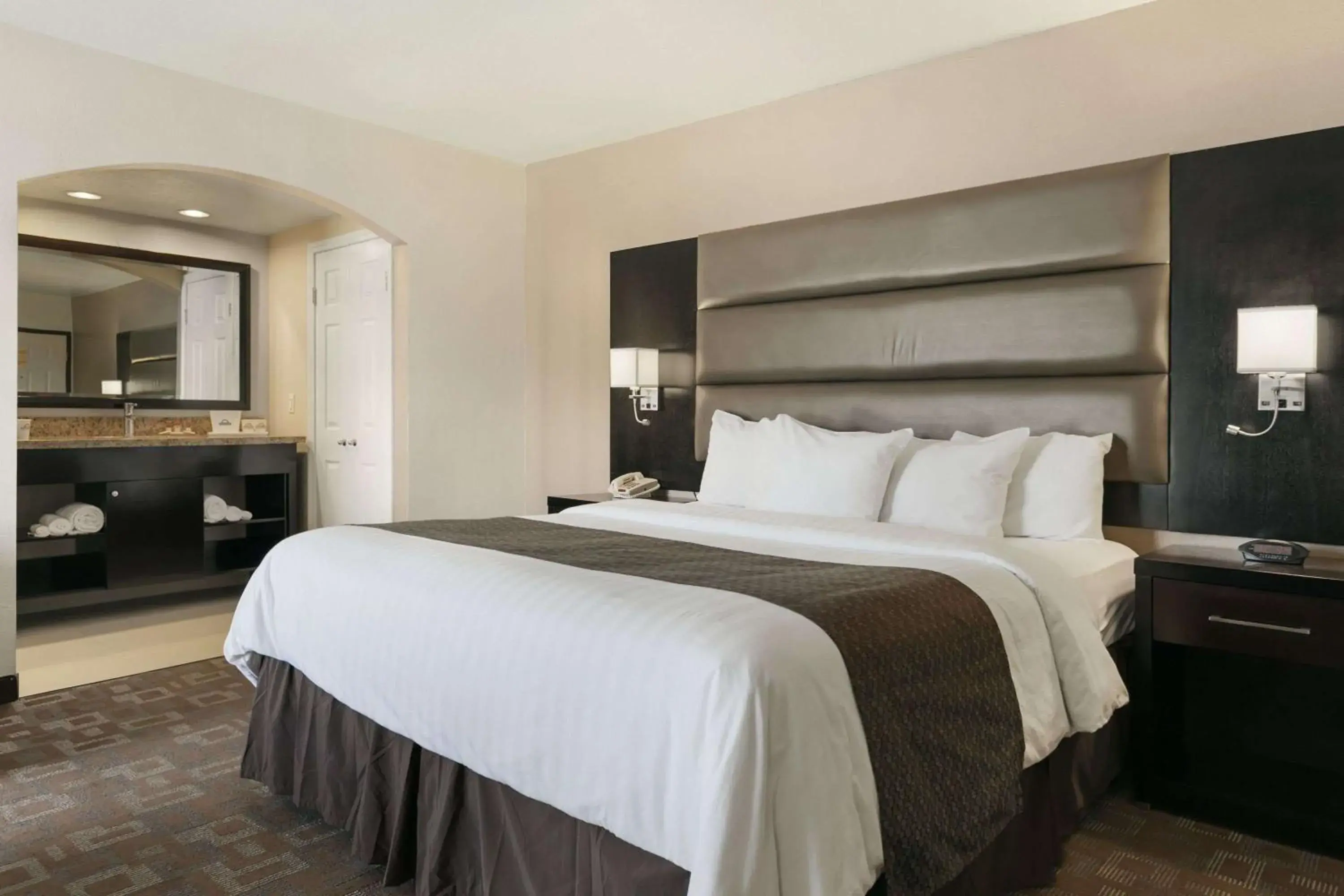 Deluxe King Suite - Non-Smoking in Days Inn by Wyndham Downey Deluxe King Suite - Non-Smoking in Days Inn by Wyndham Downey