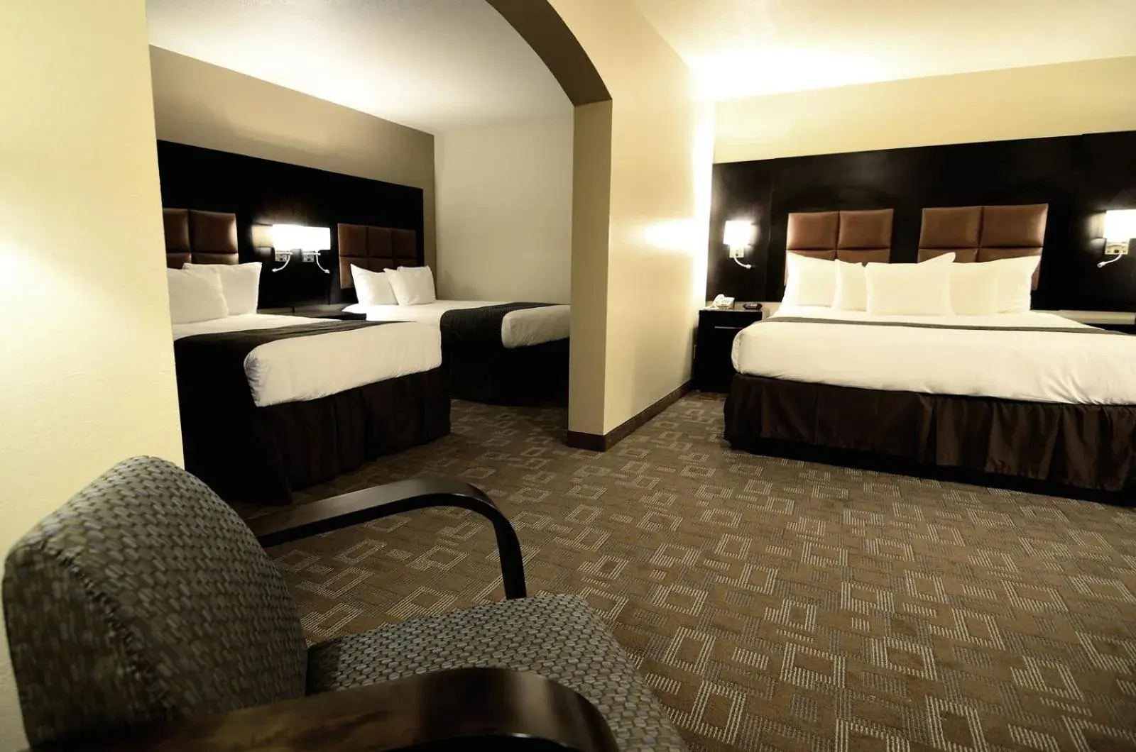 Suite with One King Bed and Two Double Beds - Non-Smoking in Days Inn by Wyndham Downey Suite with One King Bed and Two Double Beds - Non-Smoking in Days Inn by Wyndham Downey