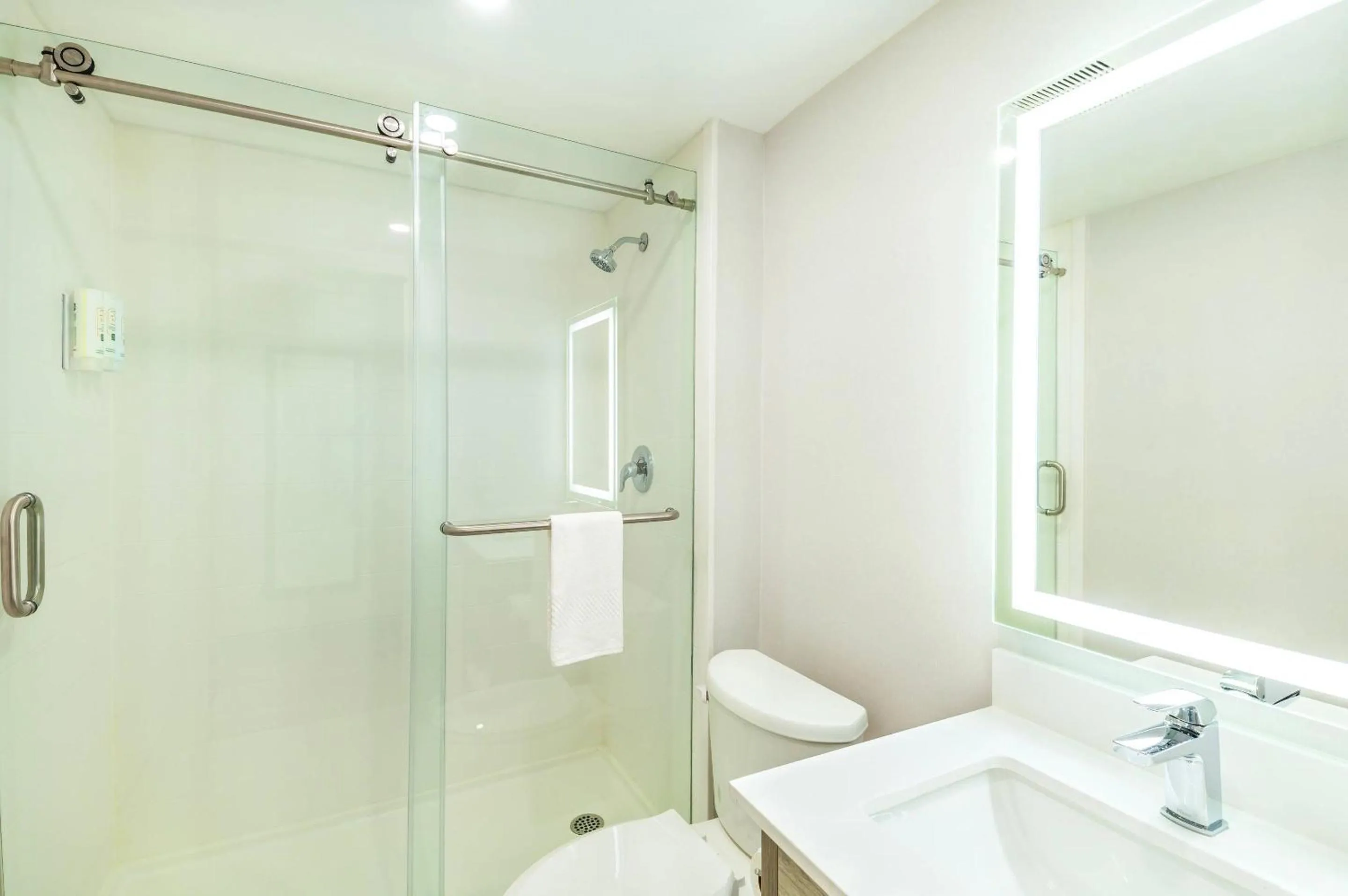 Bedroom in Quality Inn