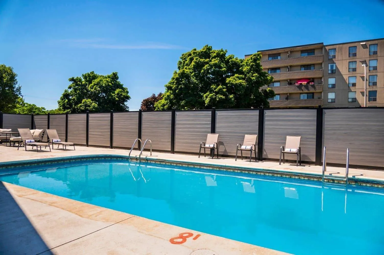 Swimming pool in Quality Inn