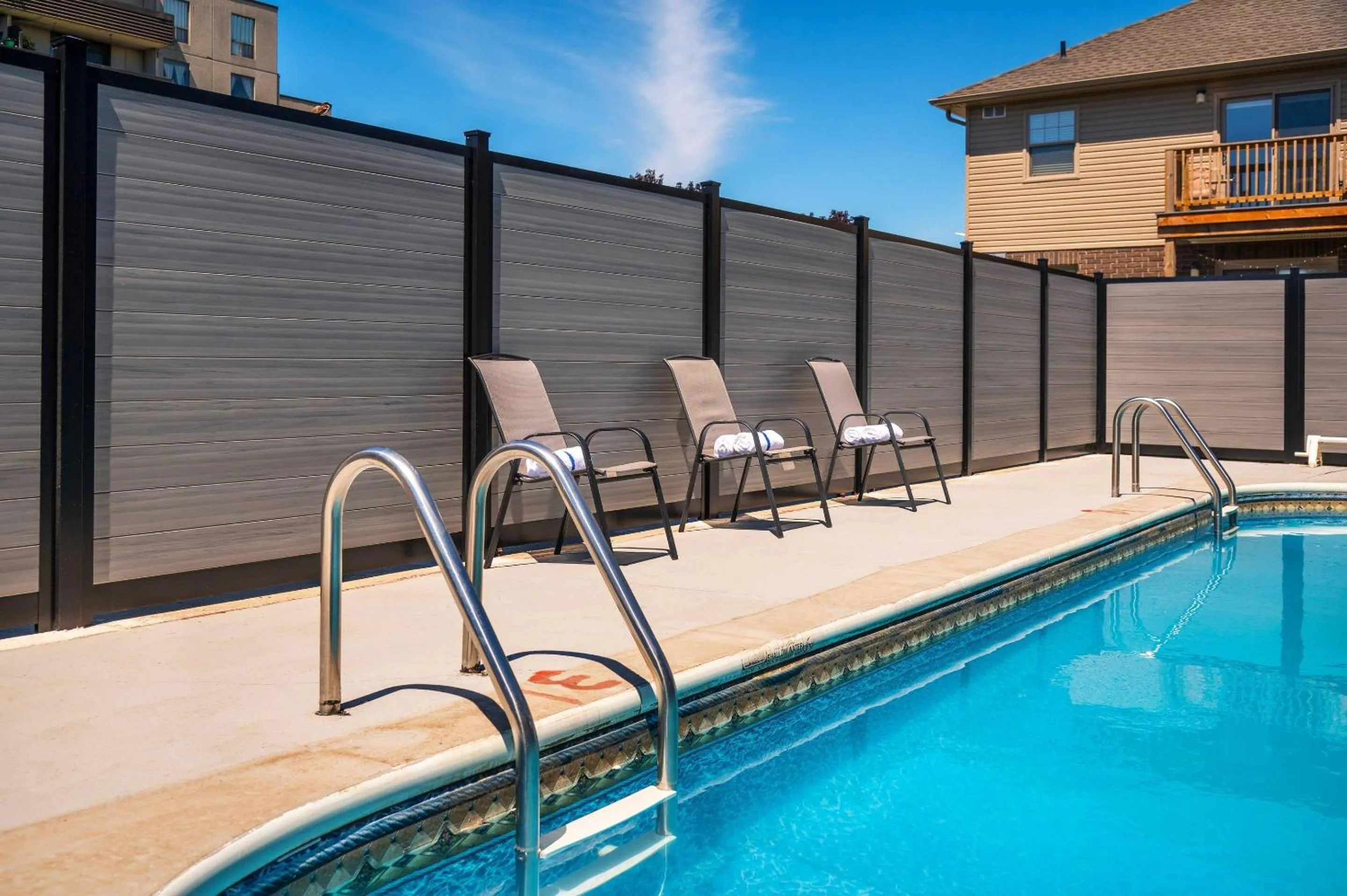 Swimming pool in Quality Inn