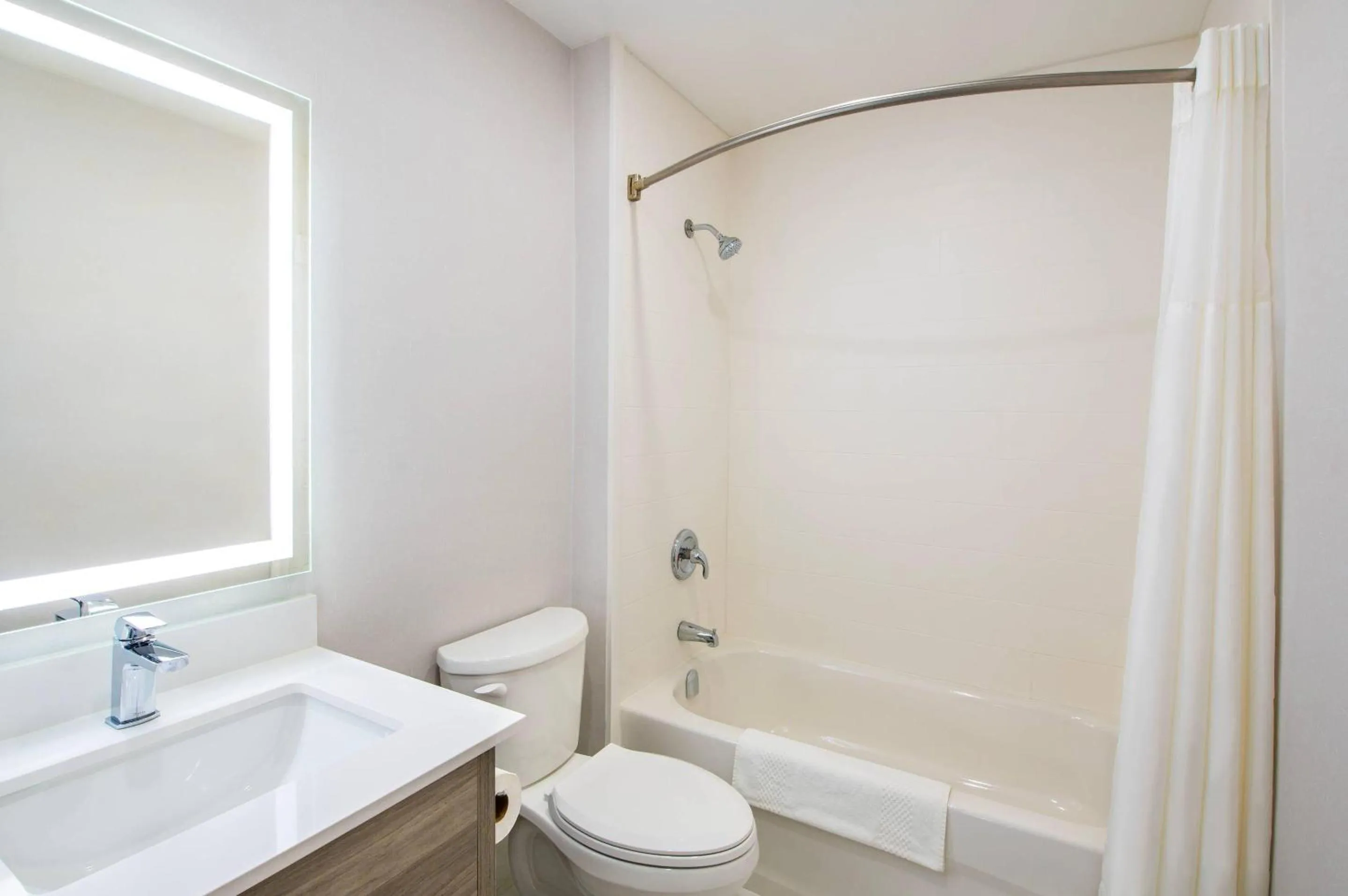 Bedroom in Quality Inn