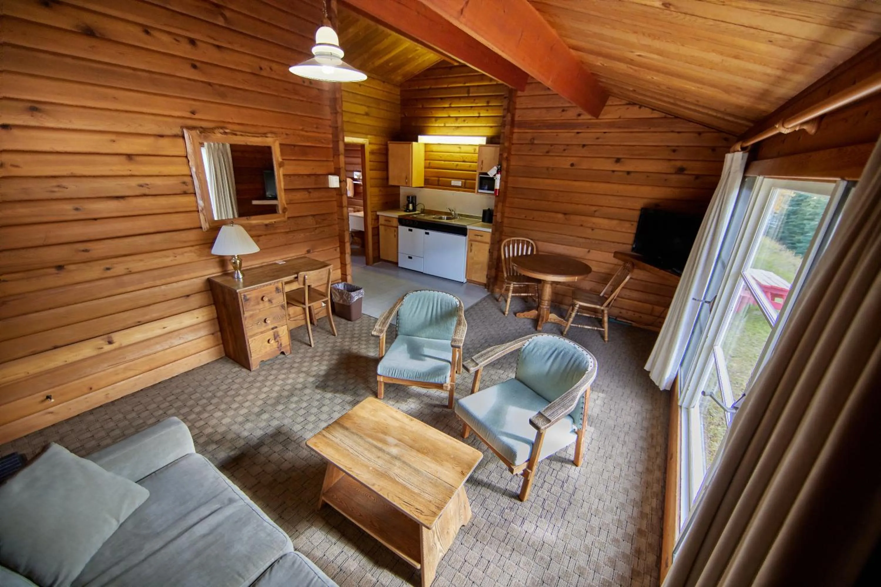 Kitchen or kitchenette in Jasper House Bungalows