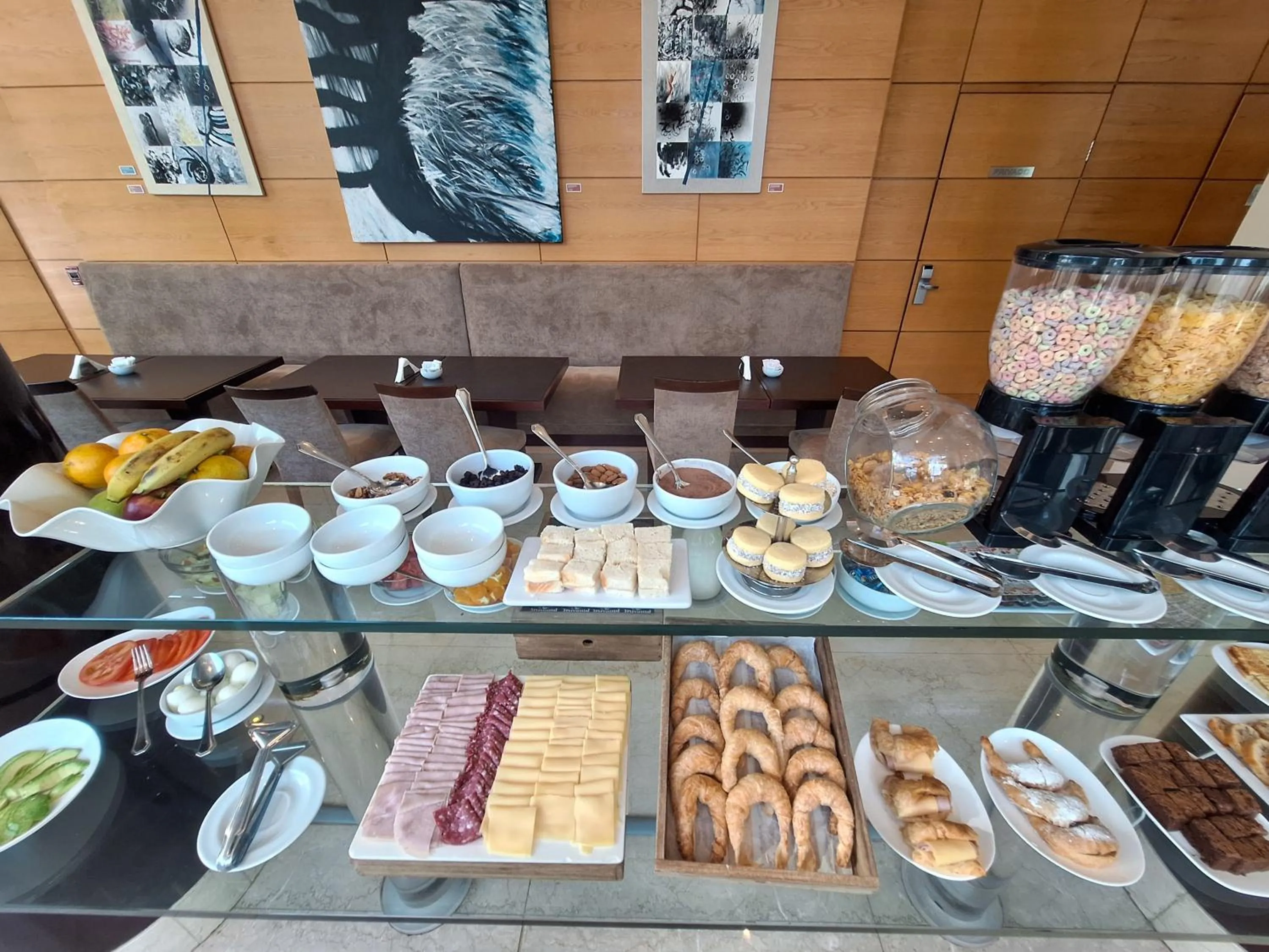 Buffet breakfast in Eurobuilding Hotel Boutique Buenos Aires