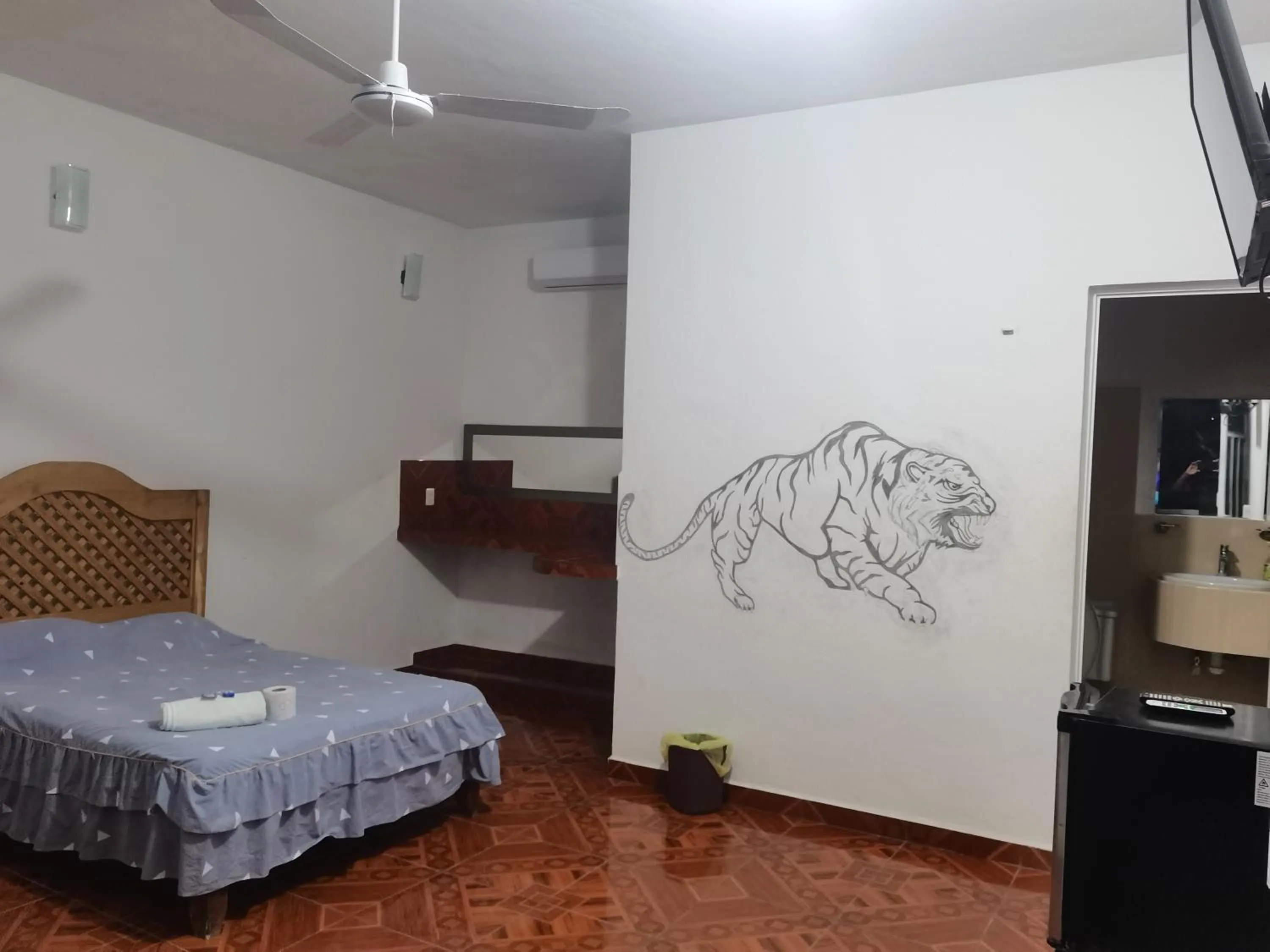 Bedroom, Bed in Blue Hotel