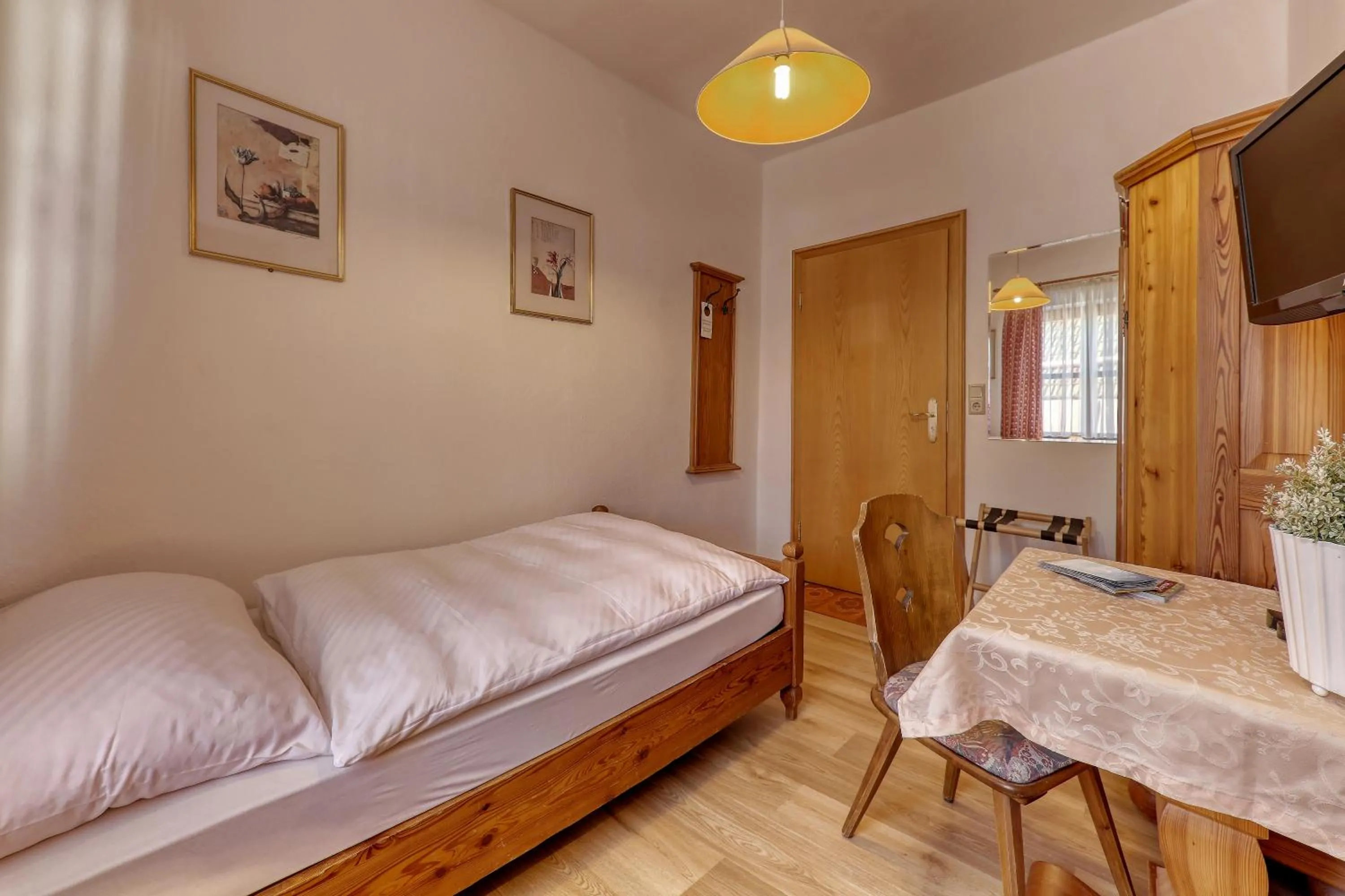 Bed in Hotel Bayerischer Hof