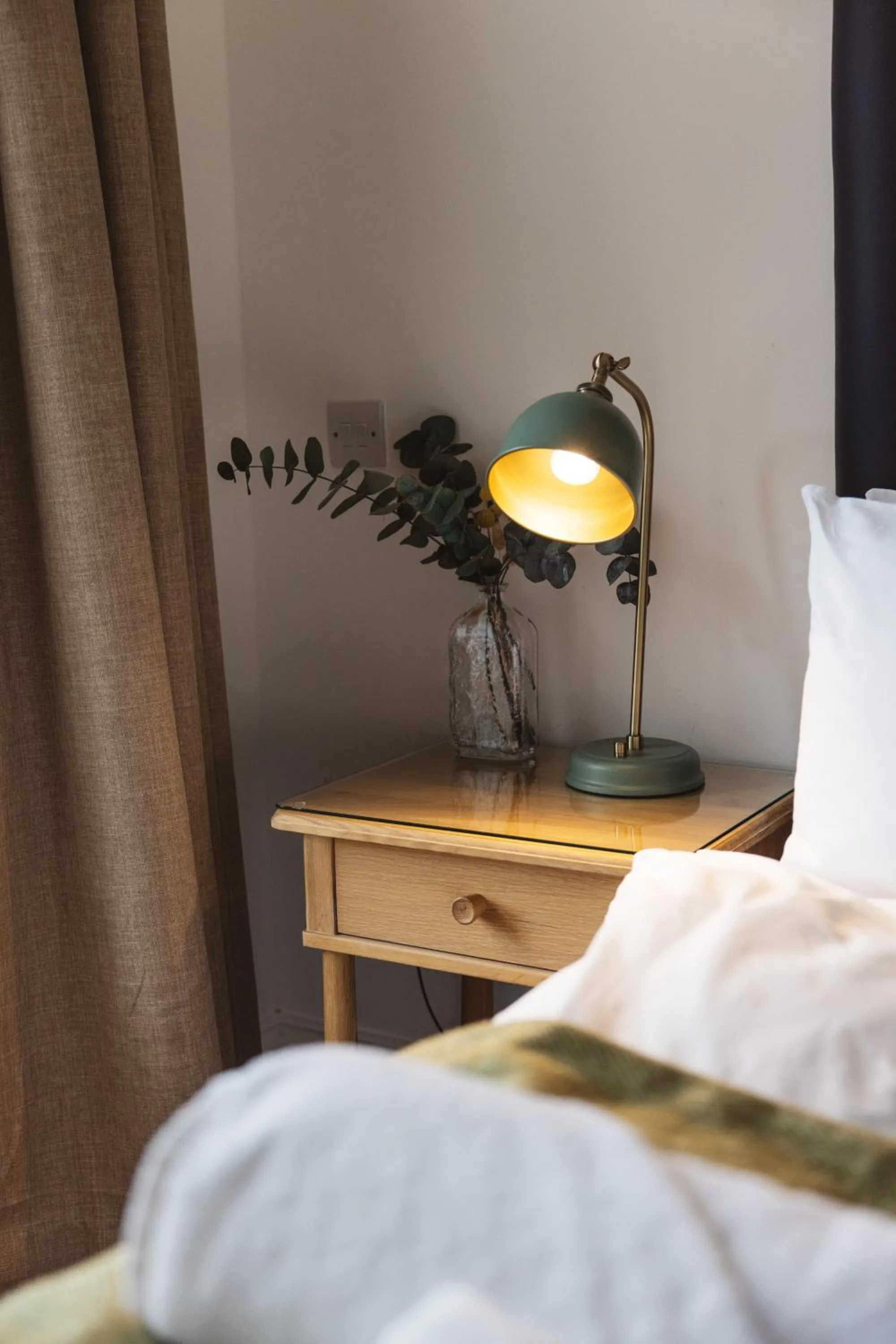 Bedroom, Bed in Isle of Raasay Distillery