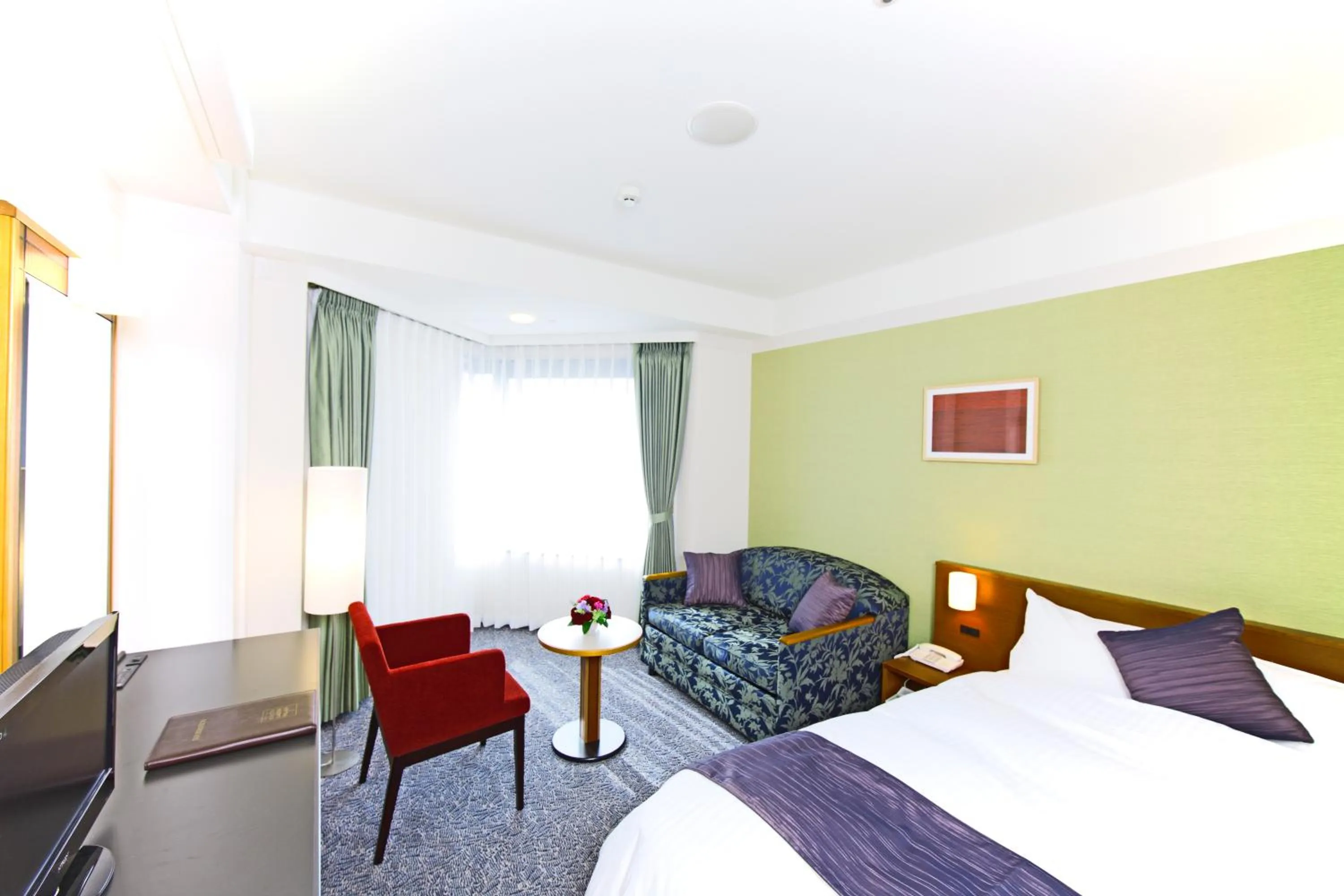 Bed in Kyoto Garden Palace