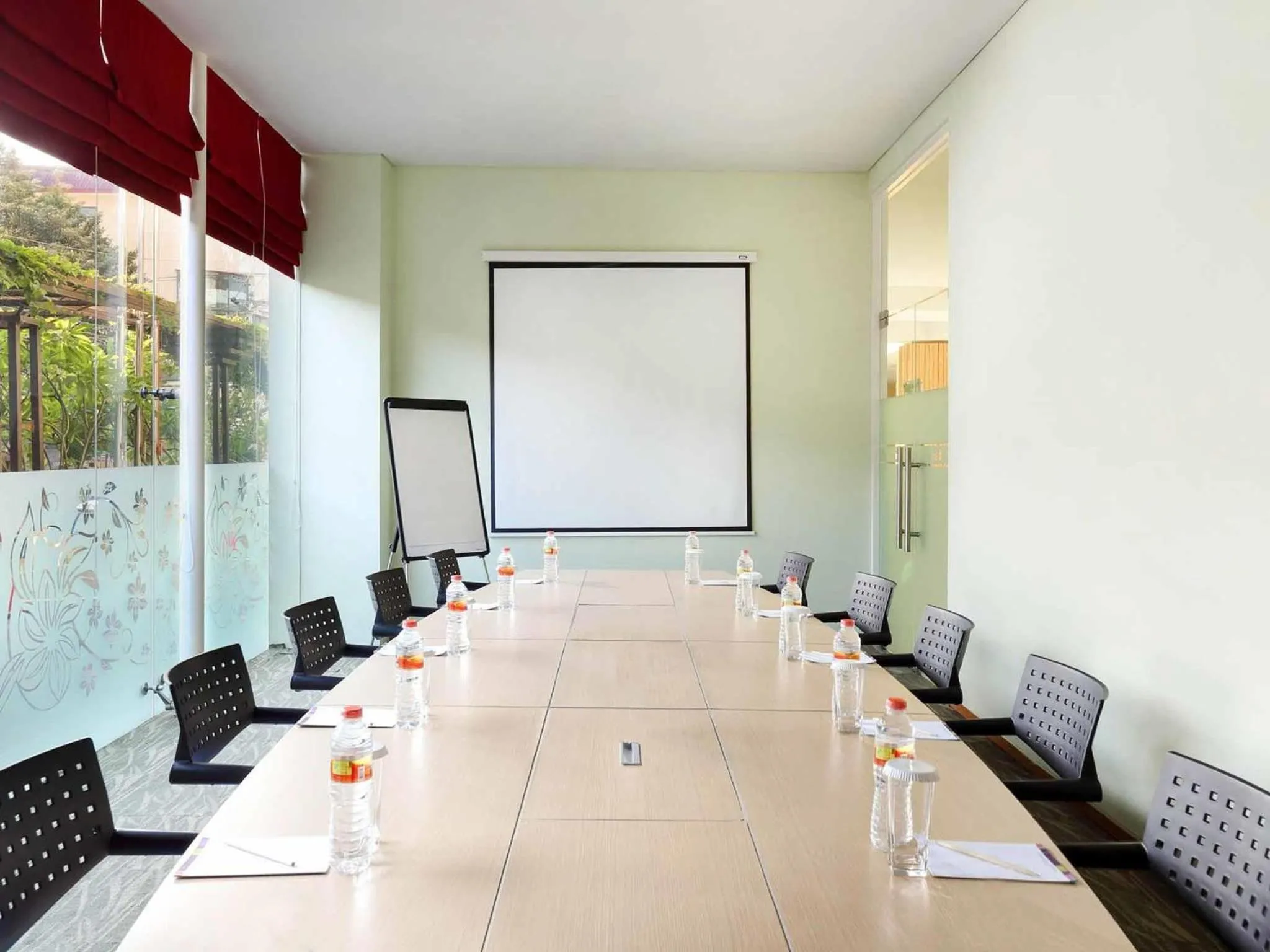 Meeting/conference room in ibis Styles Yogyakarta