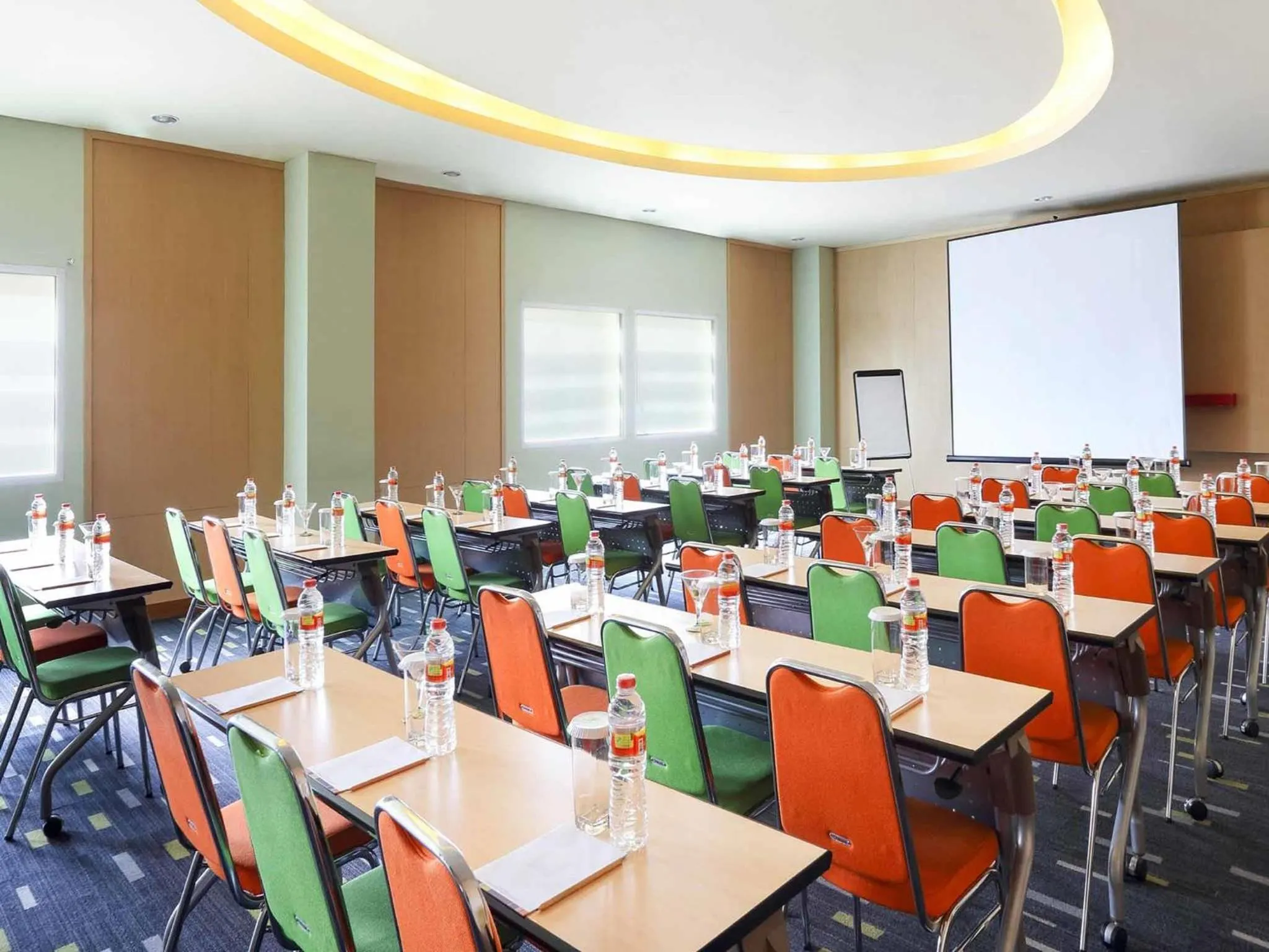 Meeting/conference room in ibis Styles Yogyakarta