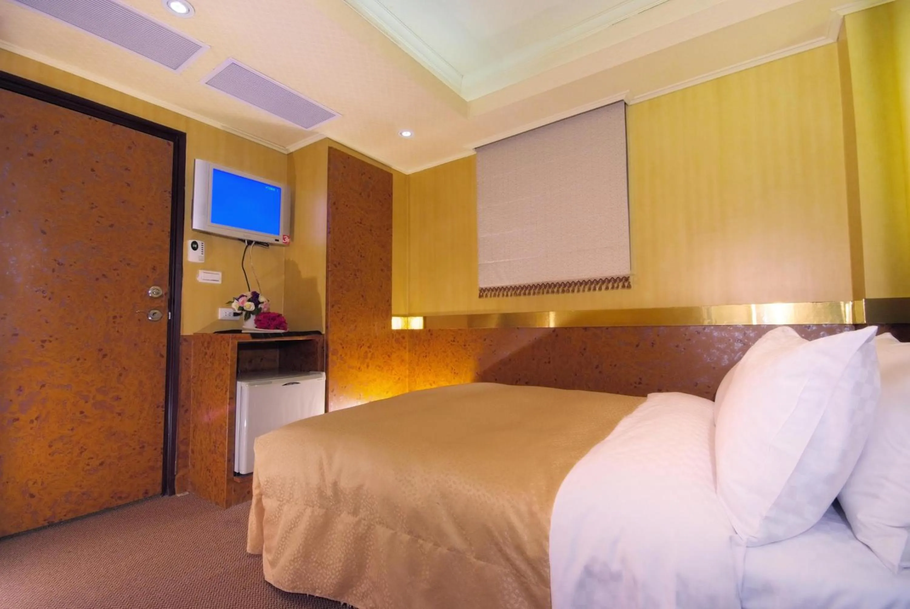 Photo of the whole room, Bed in Lio Hotel - Taipei Main Station