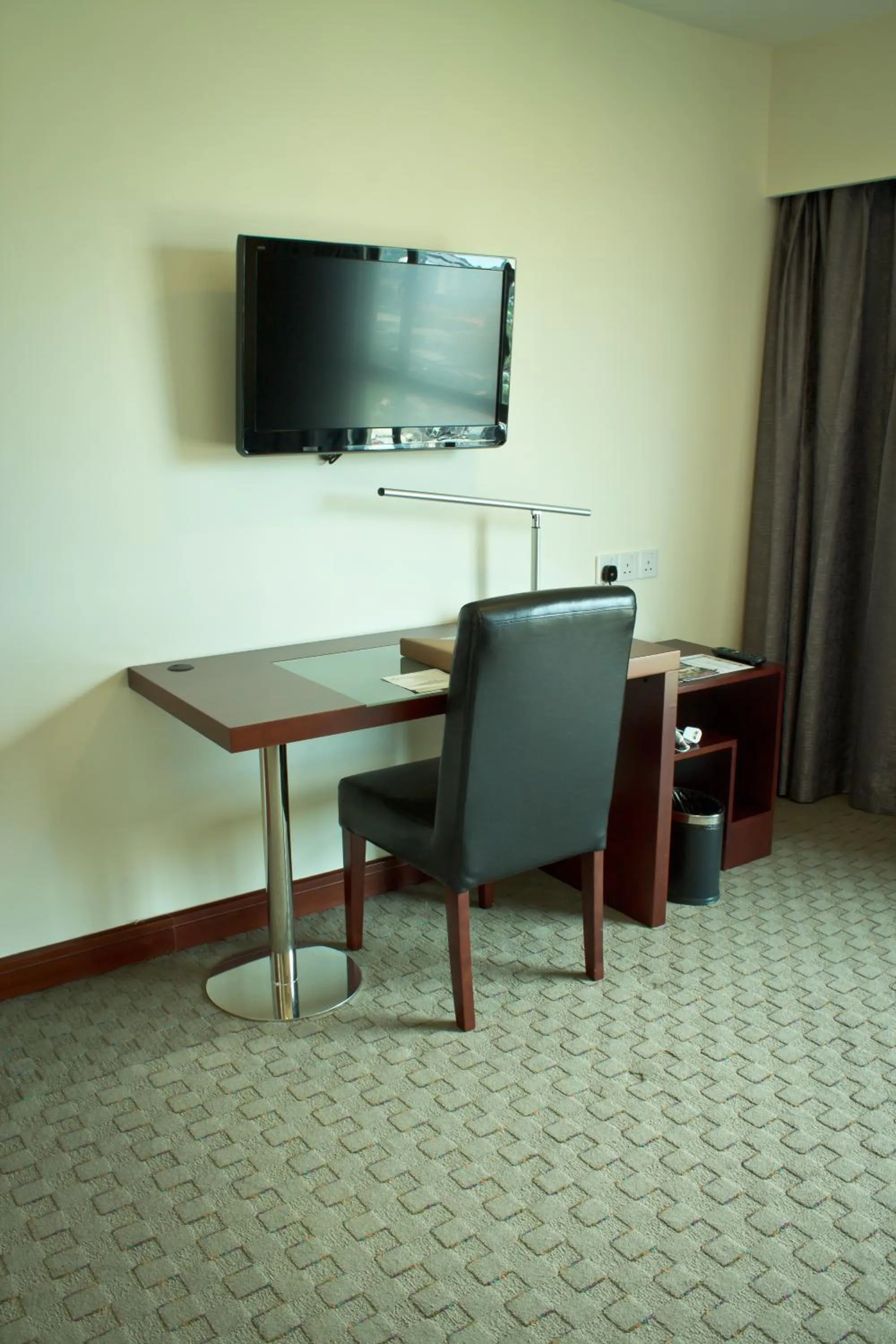 TV and multimedia in Ming Garden Hotel & Residences