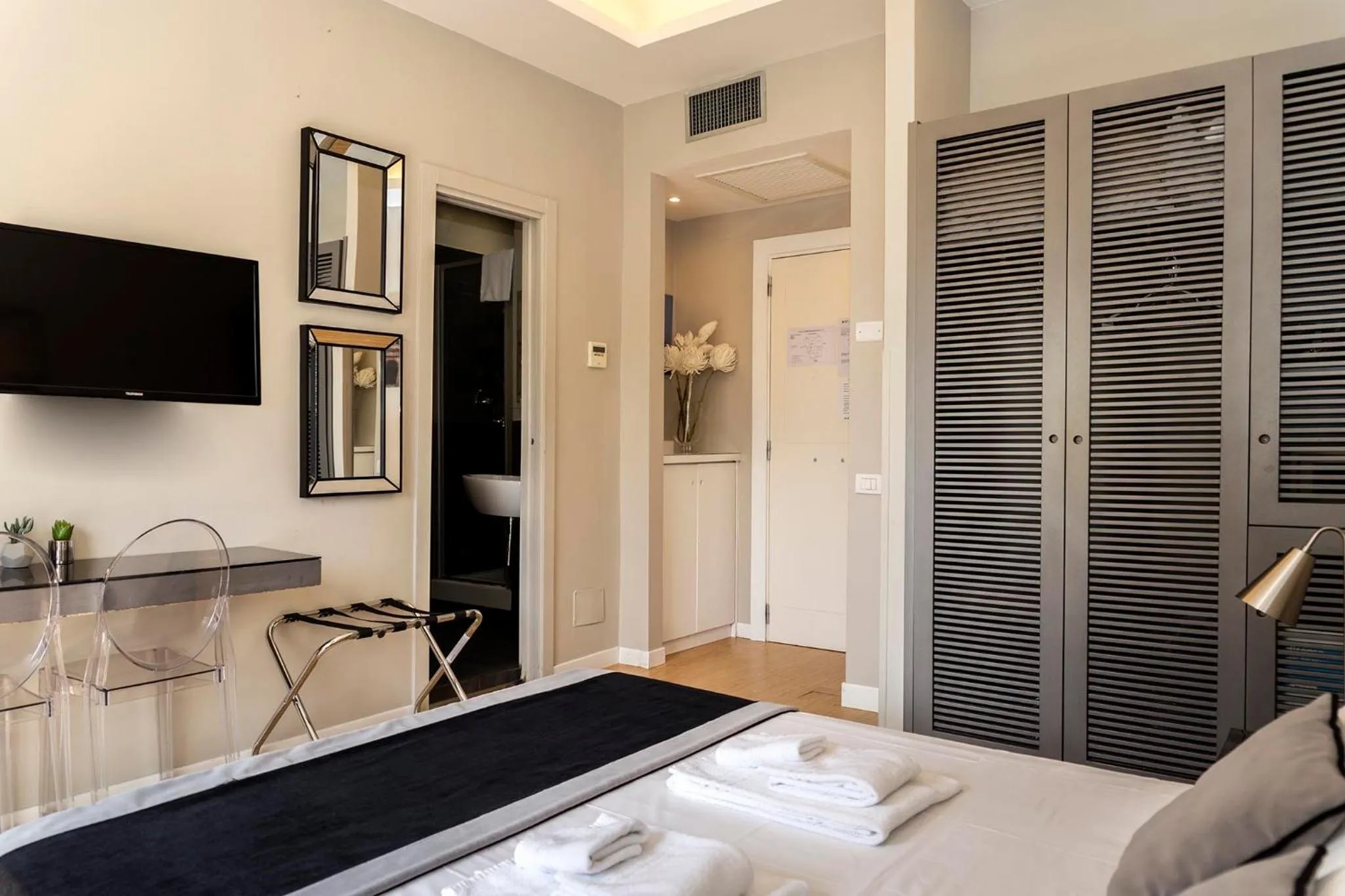 Bed in Top Floor Trastevere